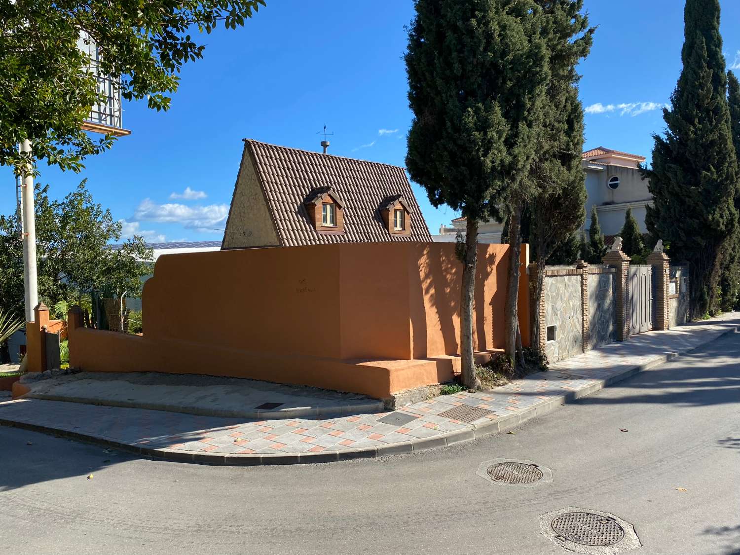 Detached villa for sale in Fuengirola.