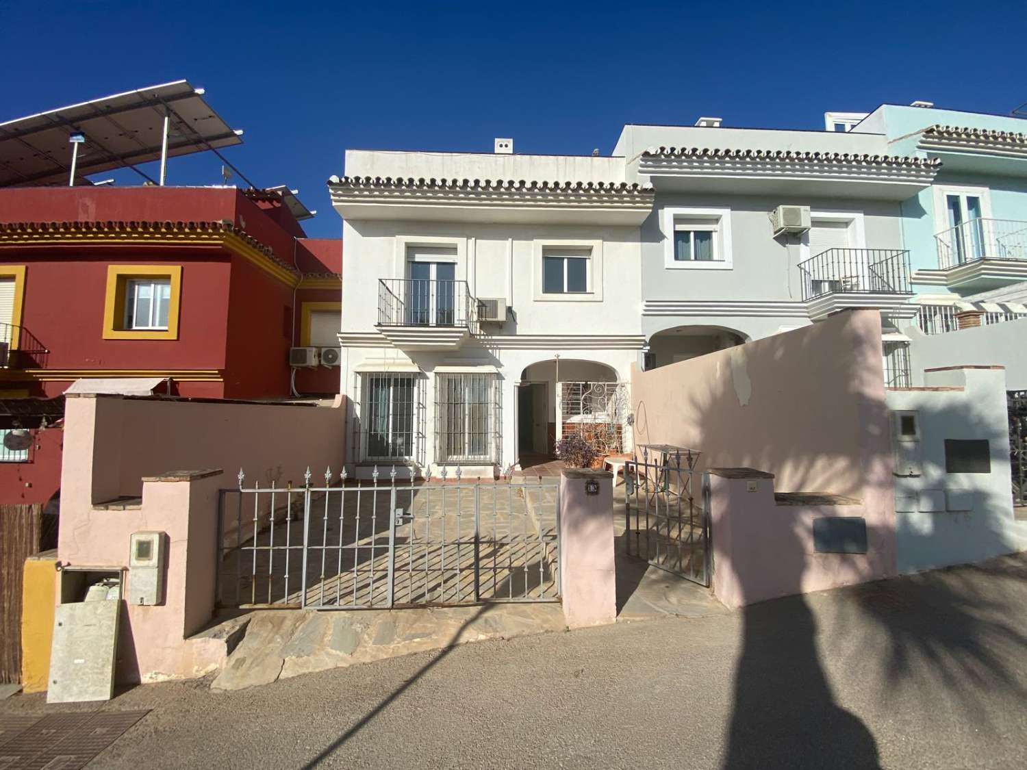 Se alquila adosado en Fuengirola, zona Sohail.