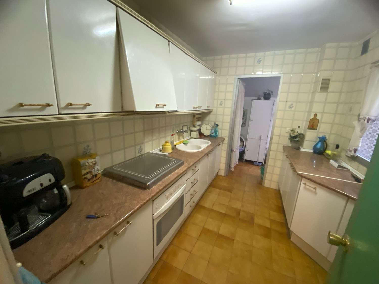 Se vende piso 3 dormitorios y 2 baños, con parking a un paso de la playa