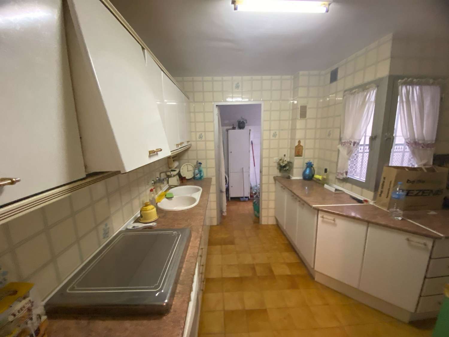 Se vende piso 3 dormitorios y 2 baños, con parking a un paso de la playa