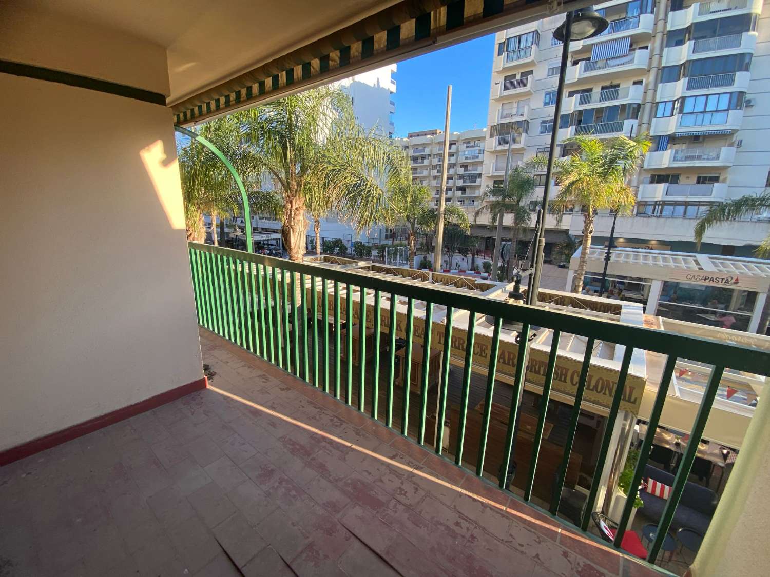Se vende piso 3 dormitorios y 2 baños, con parking a un paso de la playa