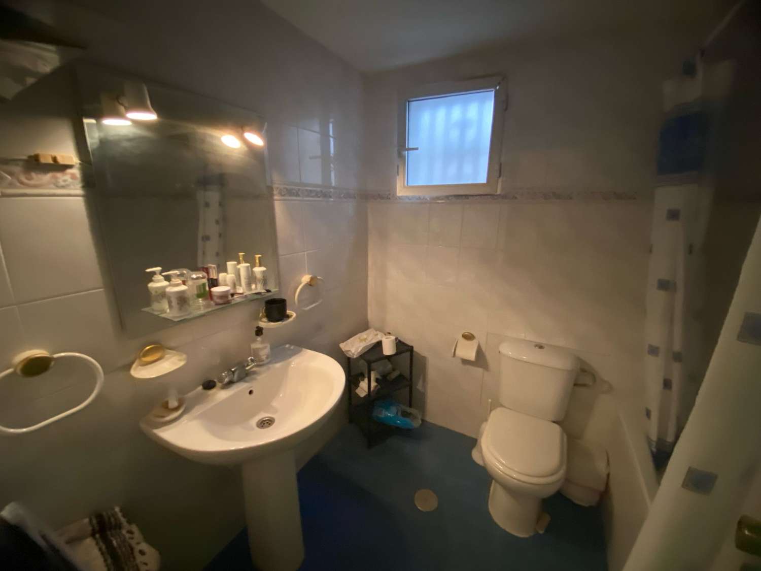 Se vende piso 3 dormitorios y 2 baños, con parking a un paso de la playa