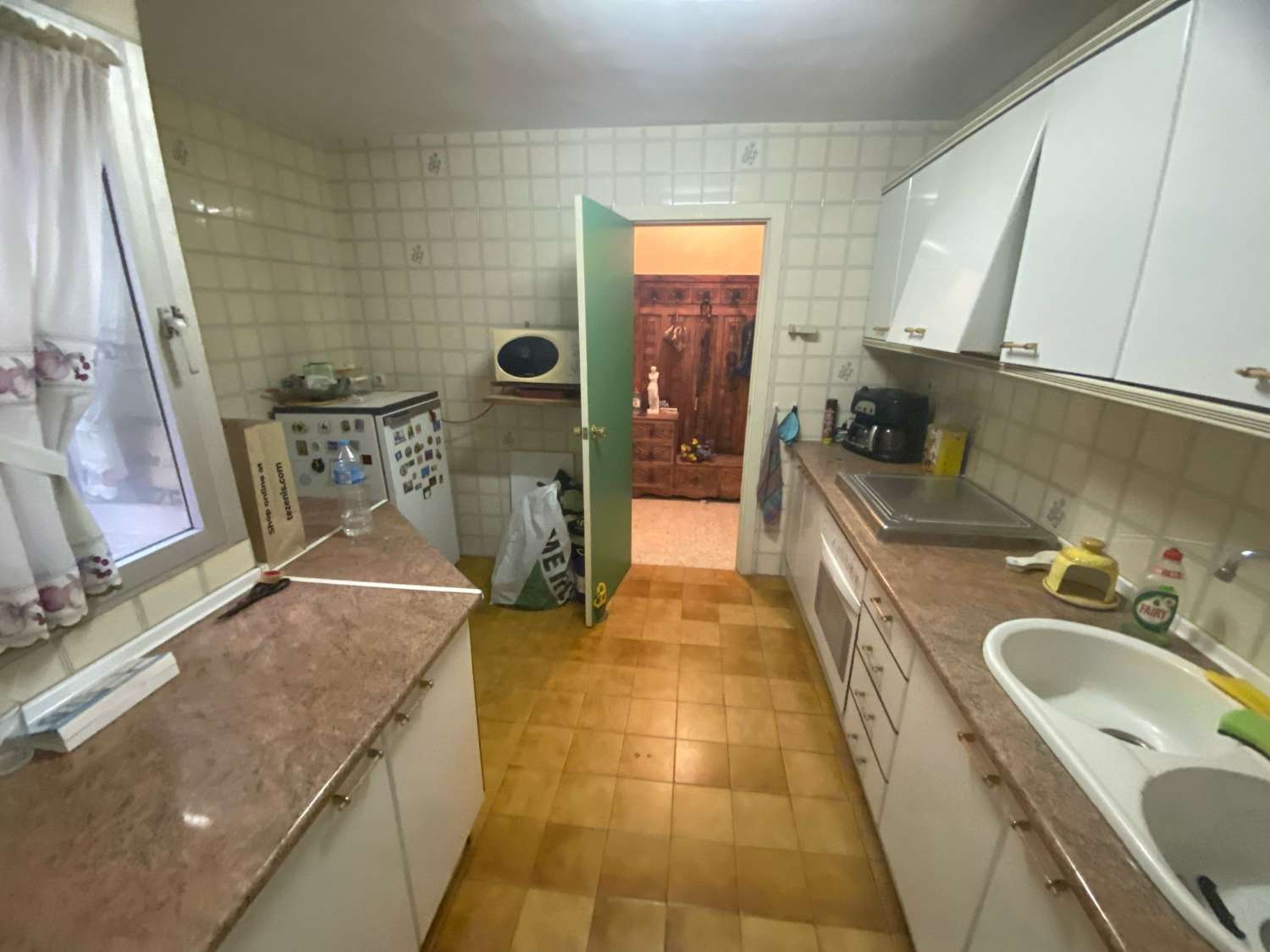 Se vende piso 3 dormitorios y 2 baños, con parking a un paso de la playa