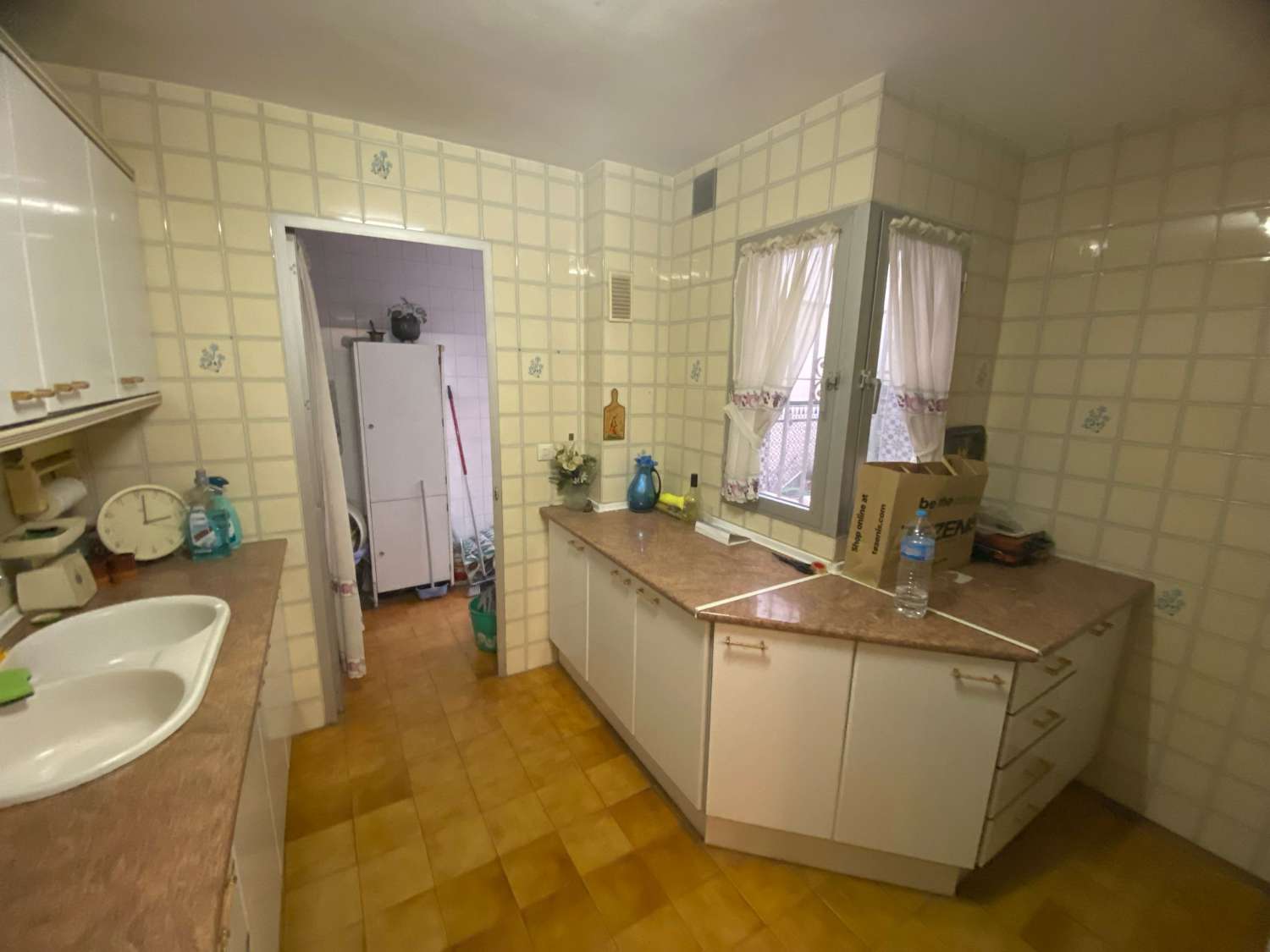 Se vende piso 3 dormitorios y 2 baños, con parking a un paso de la playa