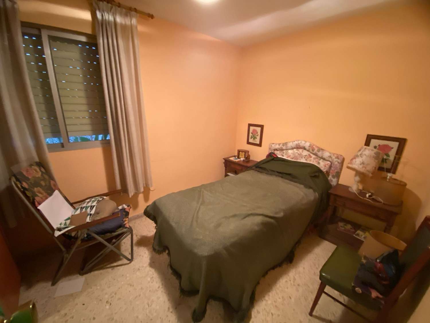 Se vende piso 3 dormitorios y 2 baños, con parking a un paso de la playa