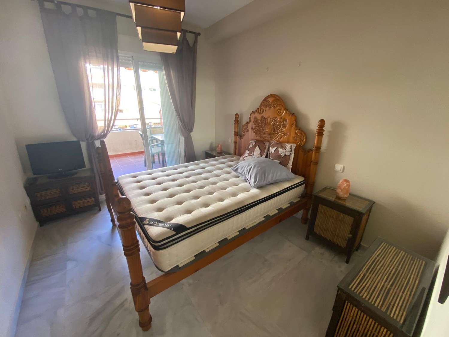 Se vende 1 dormitorio y 1 baño, garaje y piscina.