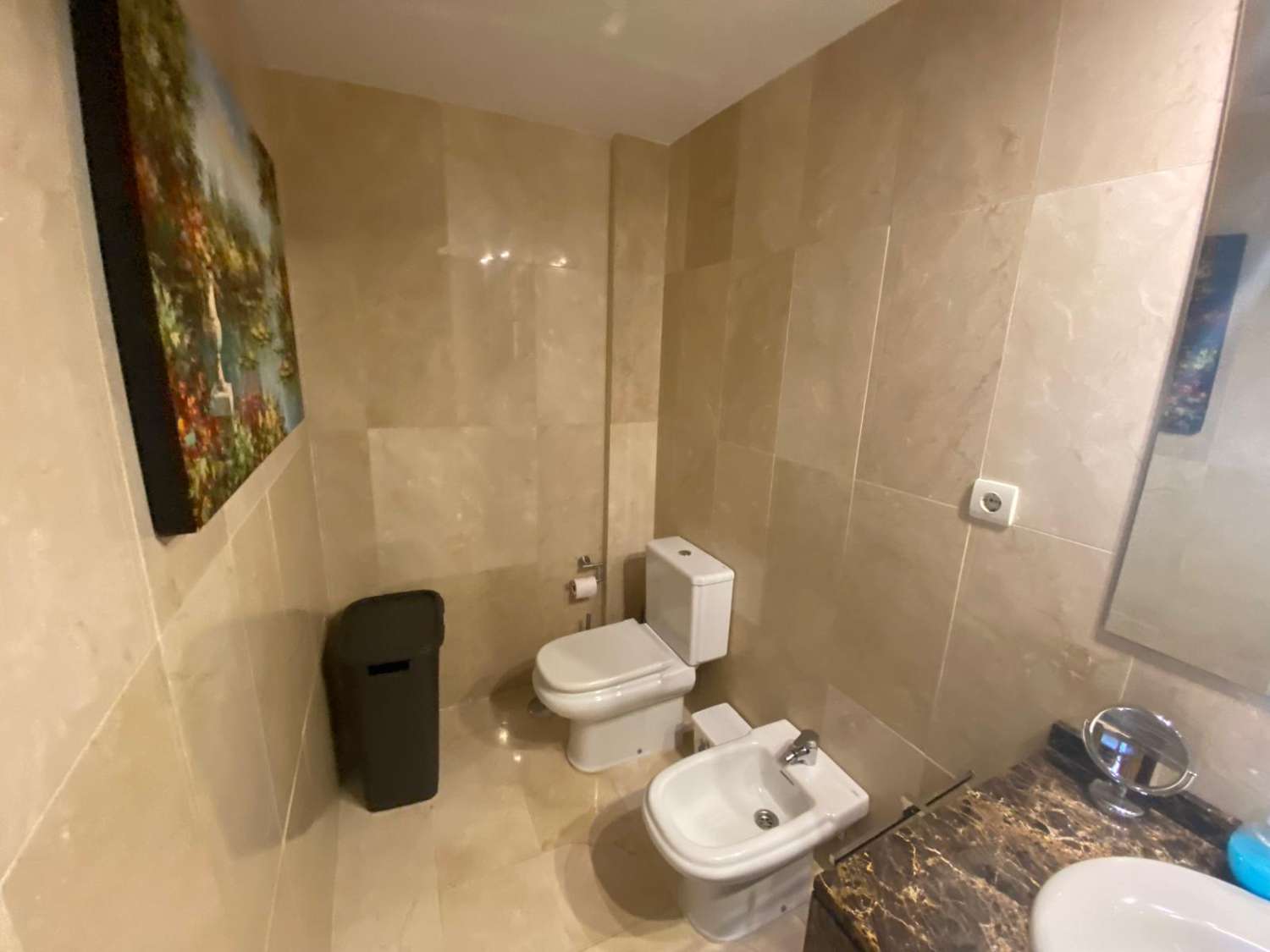 Se vende 1 dormitorio y 1 baño, garaje y piscina.