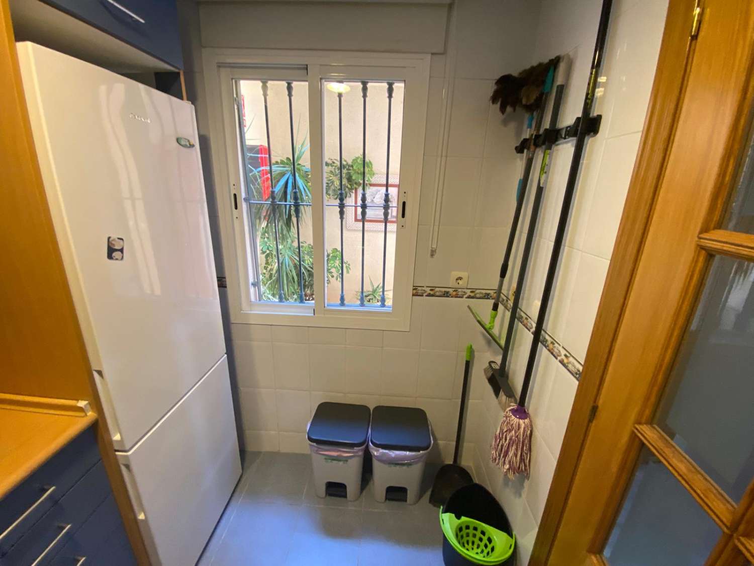 Se vende 1 dormitorio y 1 baño, garaje y piscina.