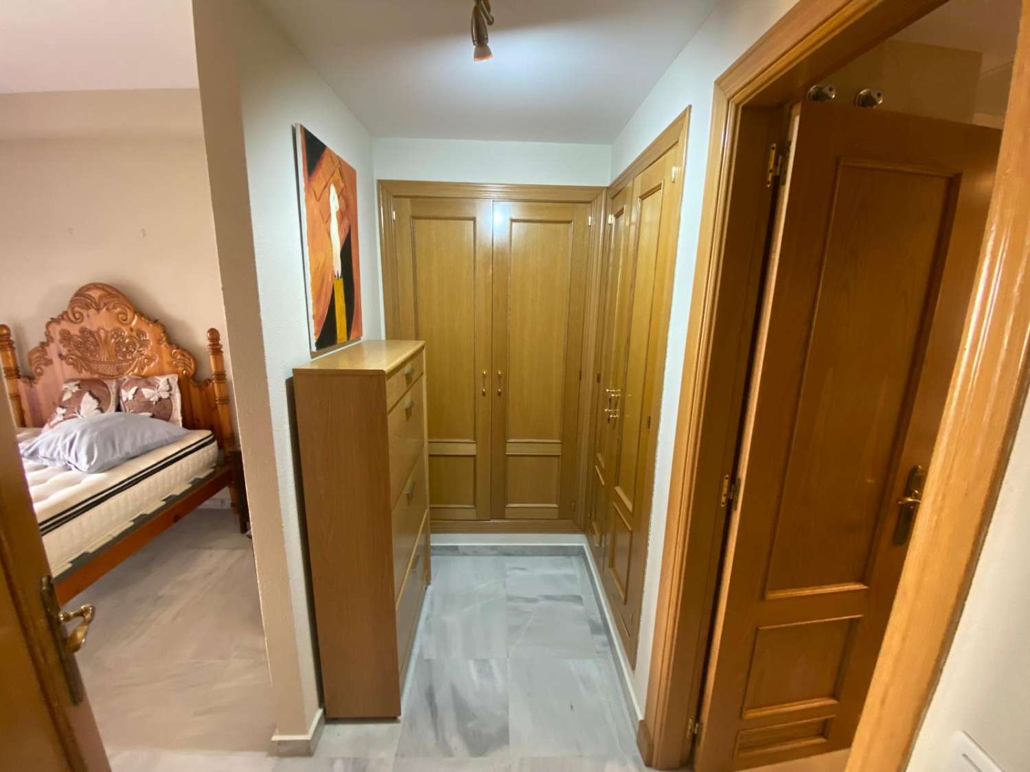 Se vende 1 dormitorio y 1 baño, garaje y piscina.