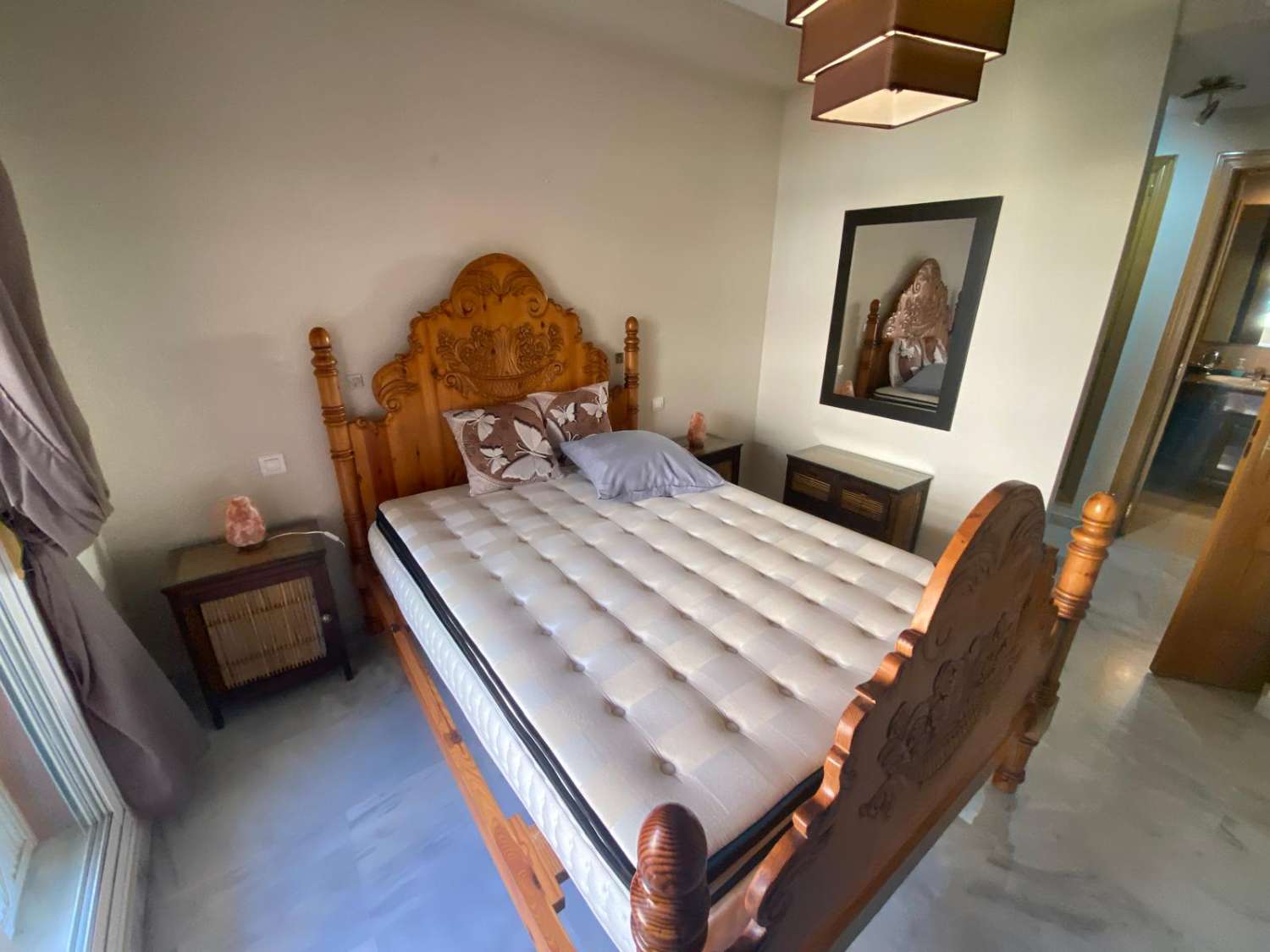 Se vende 1 dormitorio y 1 baño, garaje y piscina.