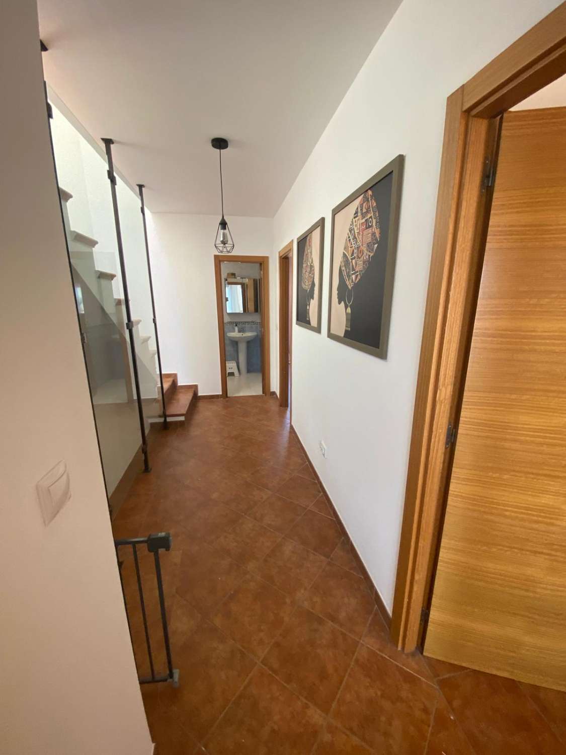 Amplio chalet adosado 4 dormitorios y 3 baños en alquiler larga temporada