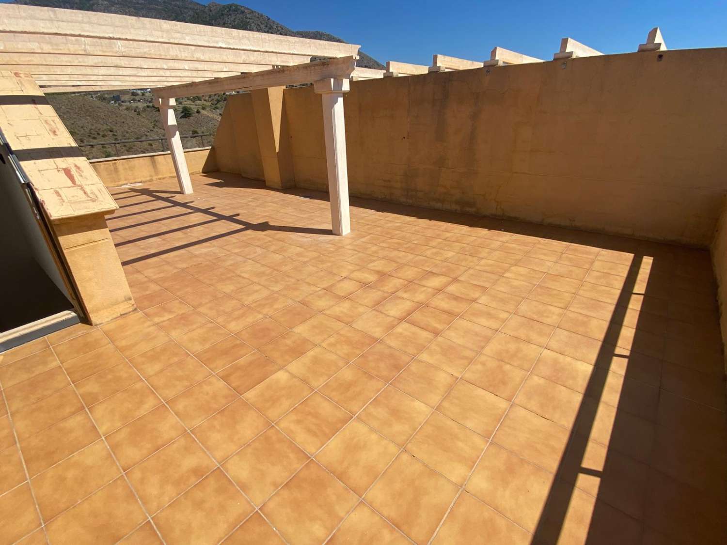 Amplio chalet adosado 4 dormitorios y 3 baños en alquiler larga temporada