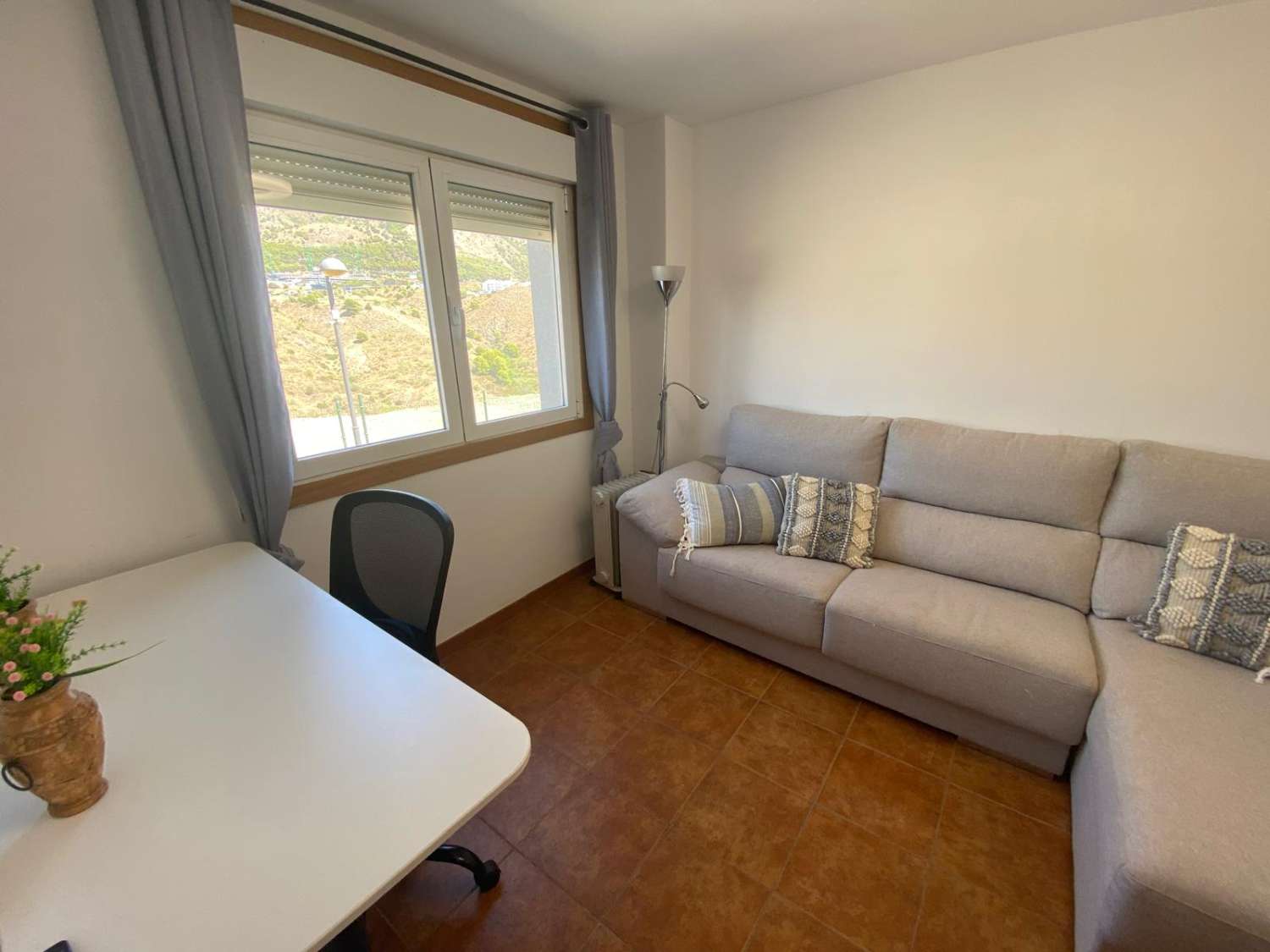 Amplio chalet adosado 4 dormitorios y 3 baños en alquiler larga temporada