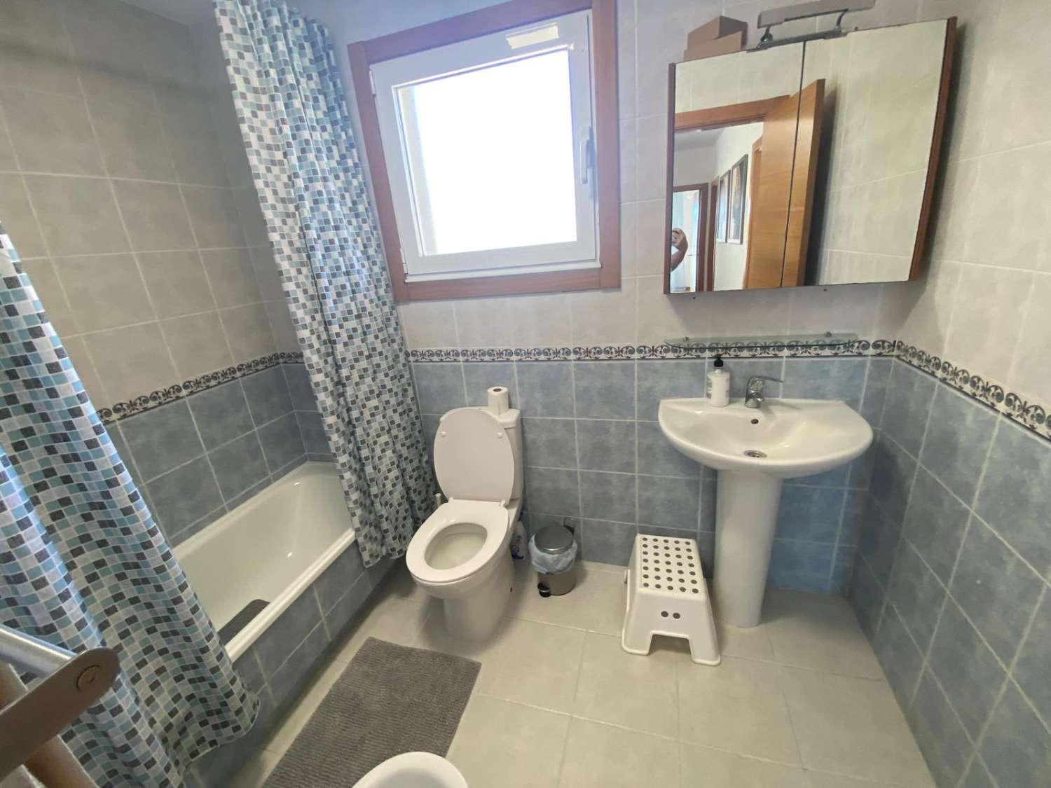 Amplio chalet adosado 4 dormitorios y 3 baños en alquiler larga temporada