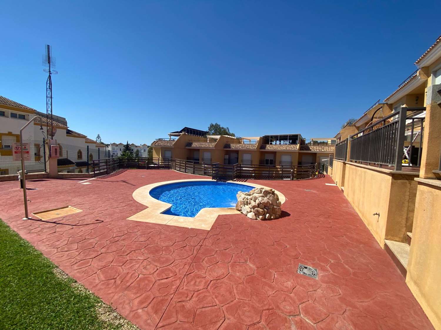 Amplio chalet adosado 4 dormitorios y 3 baños en alquiler larga temporada