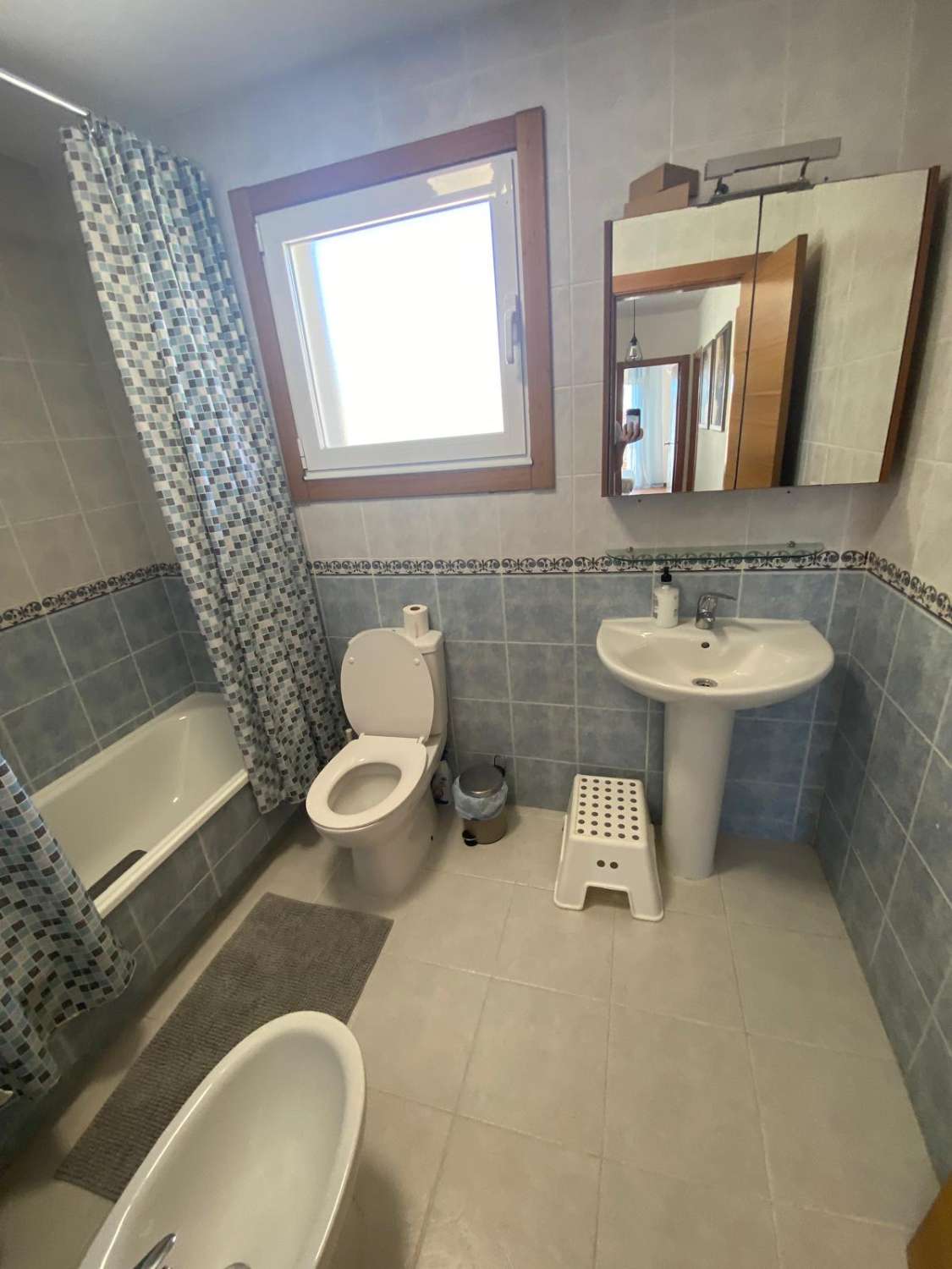 Amplio chalet adosado 4 dormitorios y 3 baños en alquiler larga temporada