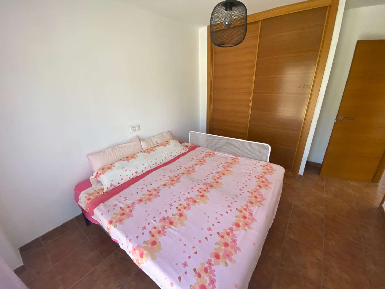 Amplio chalet adosado 4 dormitorios y 3 baños en alquiler larga temporada