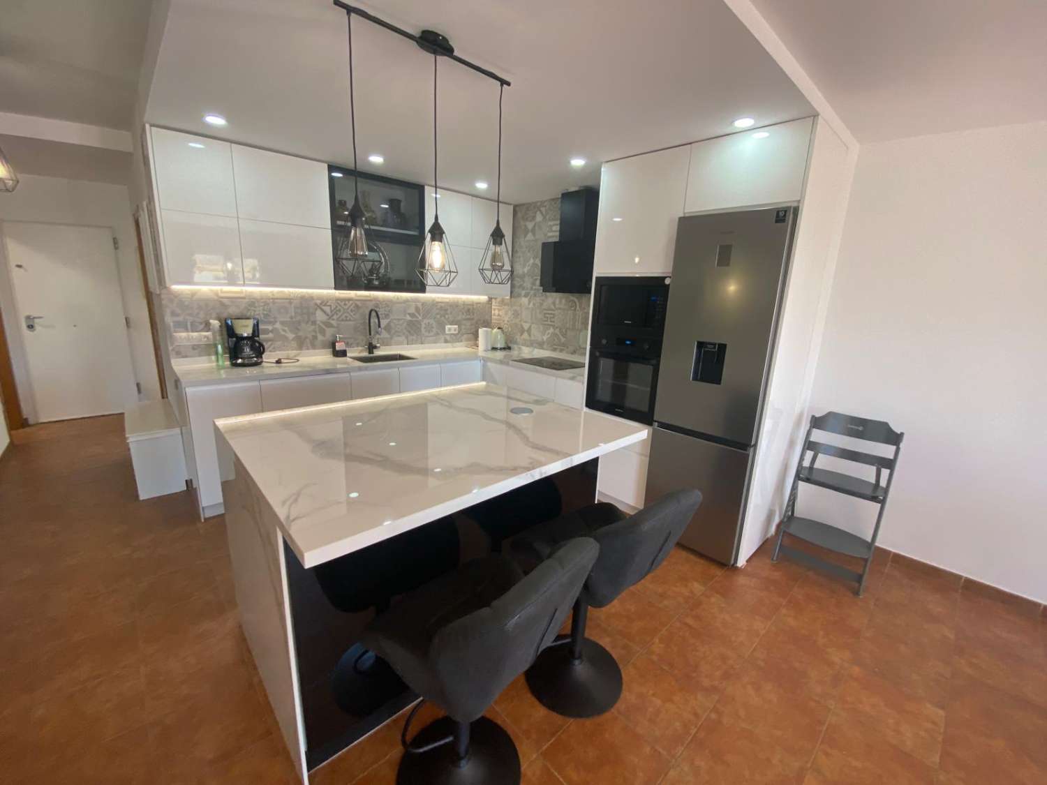 Amplio chalet adosado 4 dormitorios y 3 baños en alquiler larga temporada