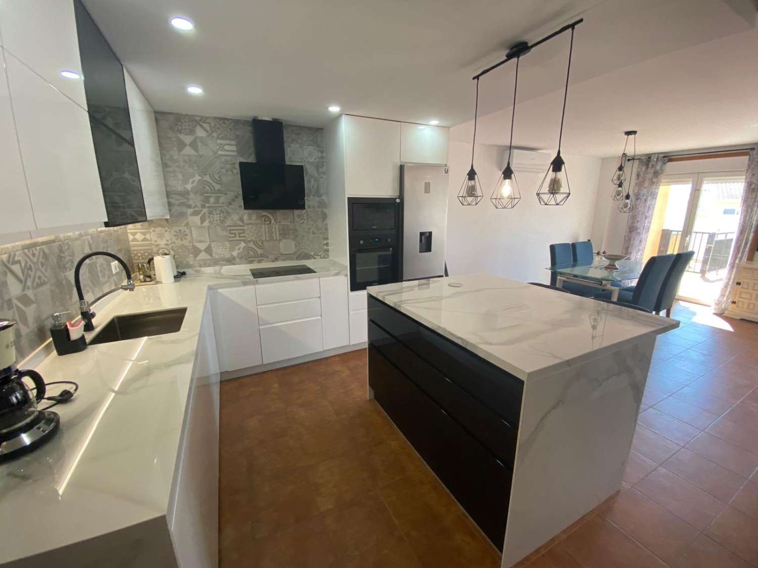 Amplio chalet adosado 4 dormitorios y 3 baños en alquiler larga temporada