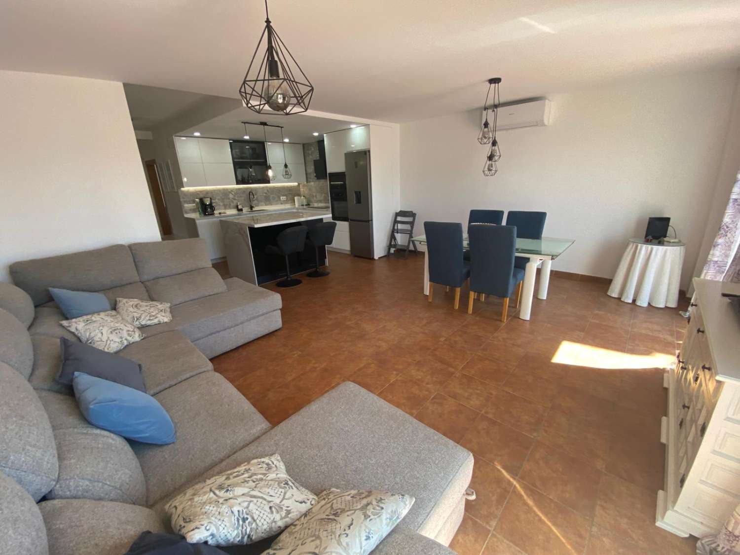 Amplio chalet adosado 4 dormitorios y 3 baños en alquiler larga temporada