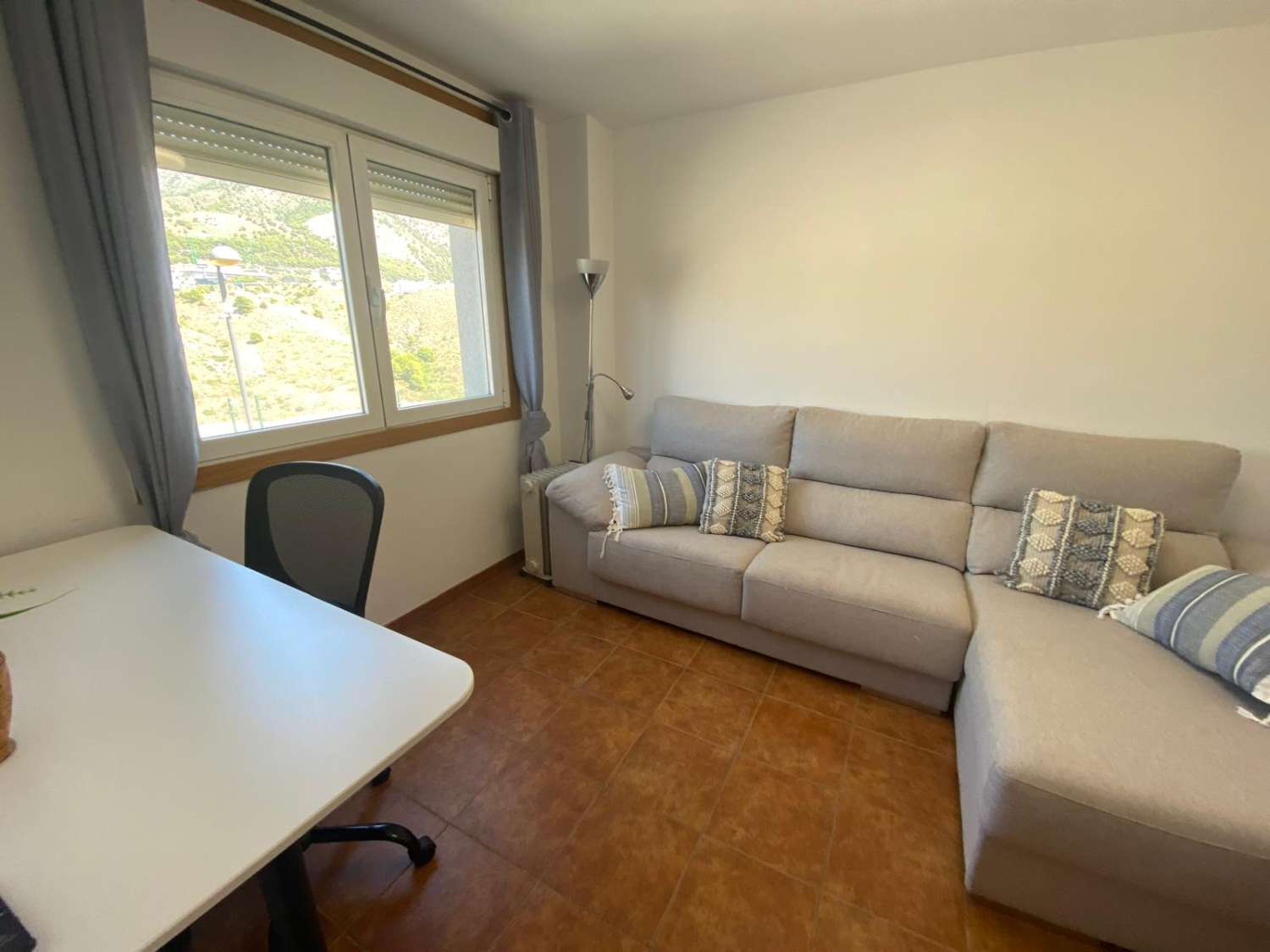 Amplio chalet adosado 4 dormitorios y 3 baños en alquiler larga temporada
