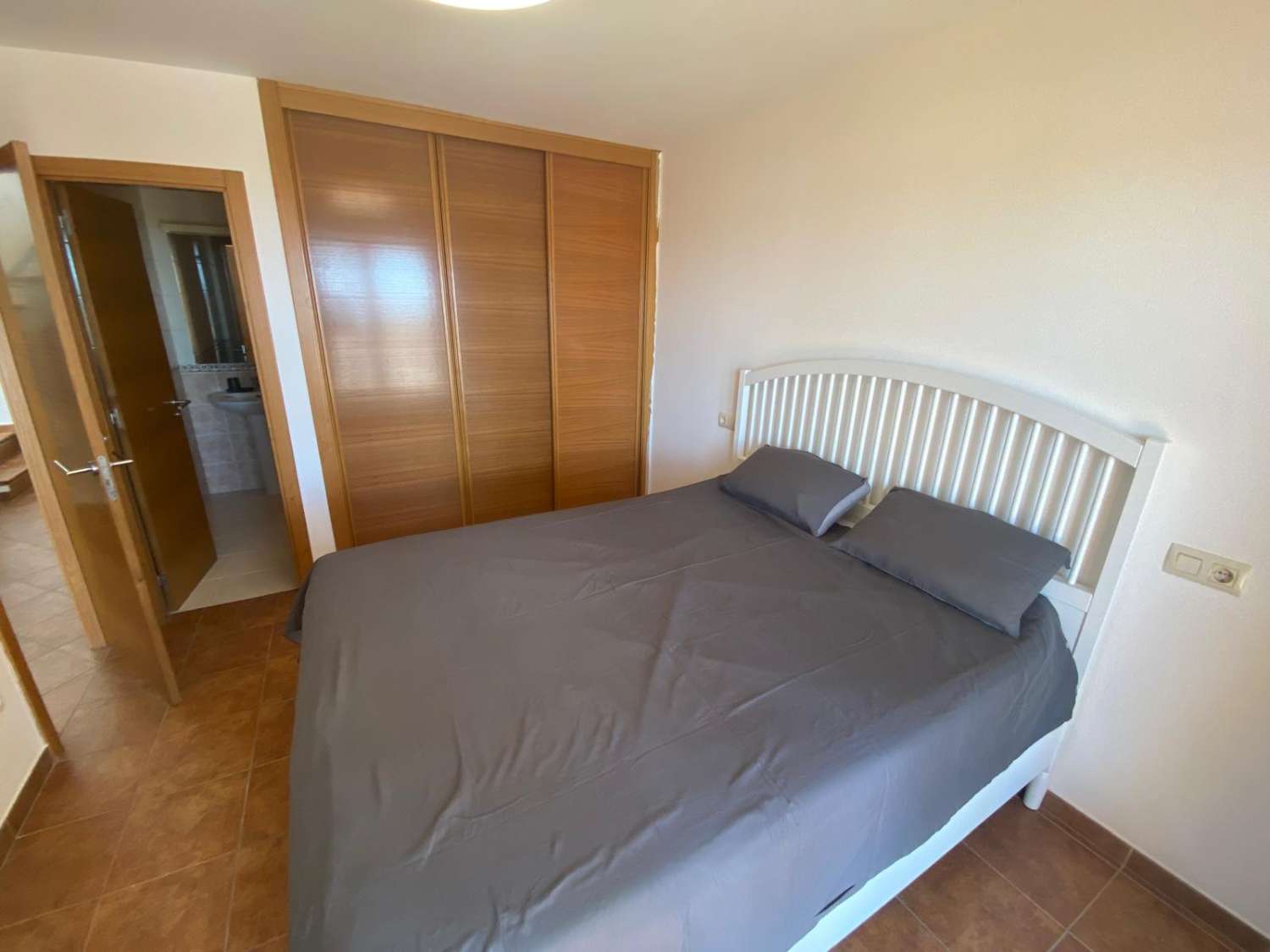 Amplio chalet adosado 4 dormitorios y 3 baños en alquiler larga temporada