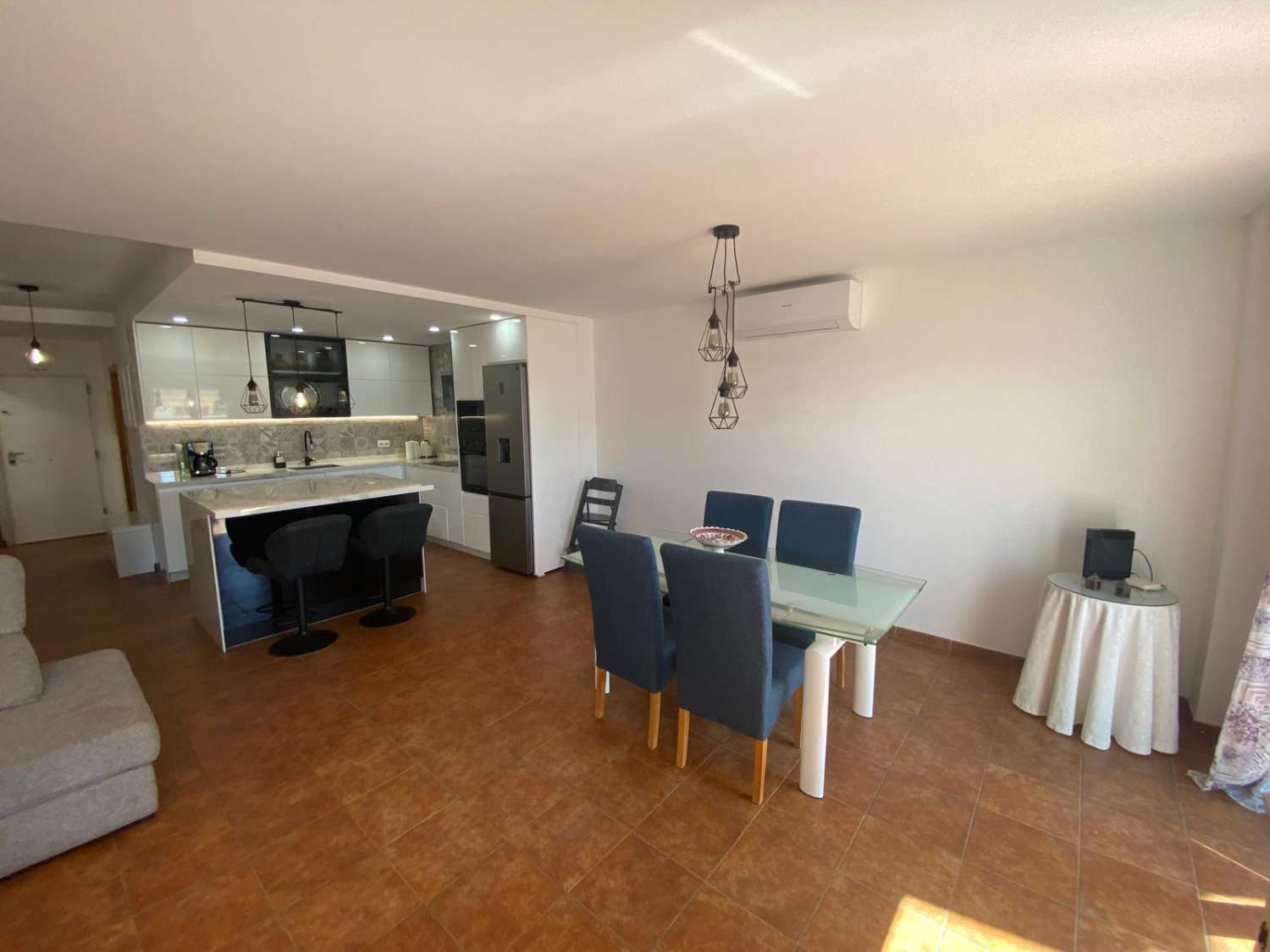 Amplio chalet adosado 4 dormitorios y 3 baños en alquiler larga temporada