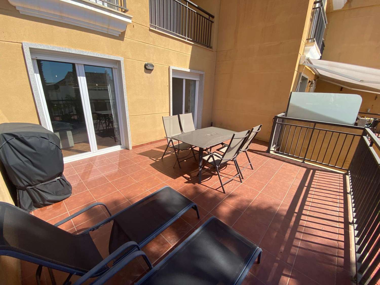 Amplio chalet adosado 4 dormitorios y 3 baños en alquiler larga temporada