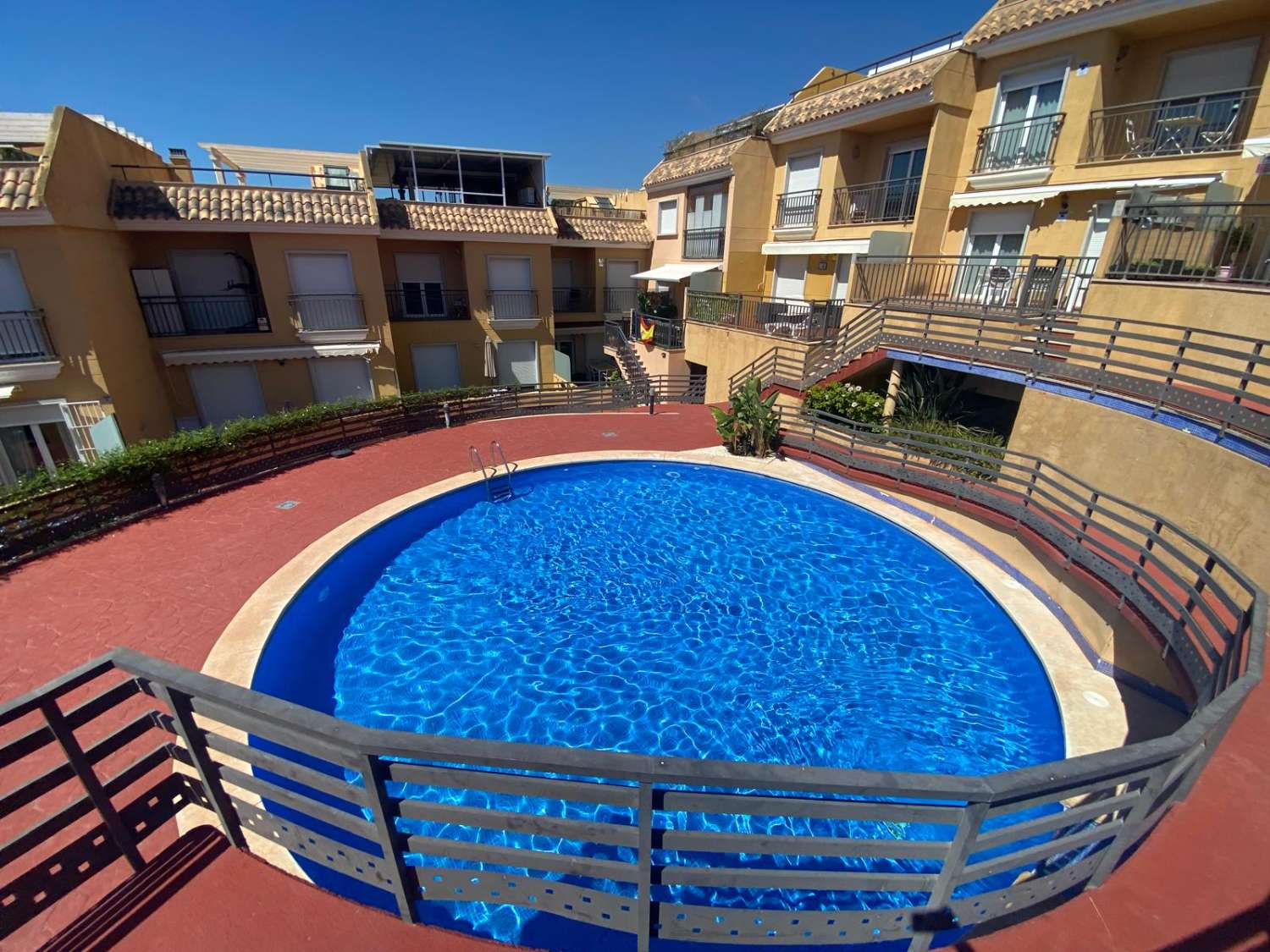 Amplio chalet adosado 4 dormitorios y 3 baños en alquiler larga temporada