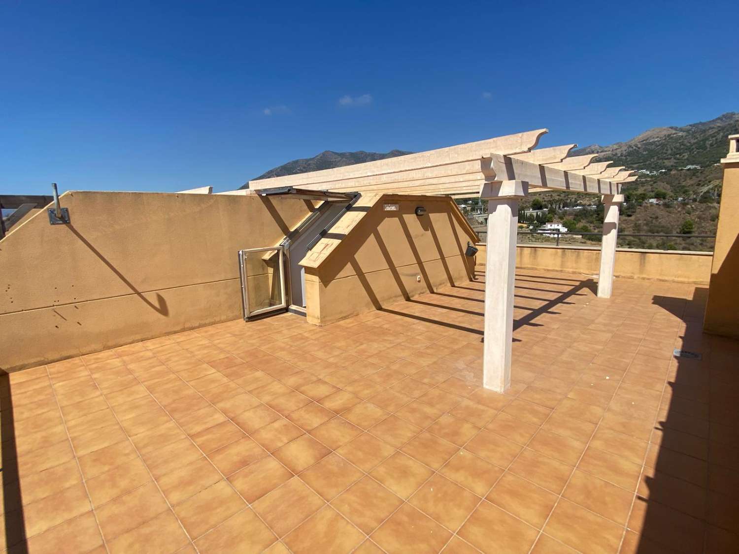 Amplio chalet adosado 4 dormitorios y 3 baños en alquiler larga temporada
