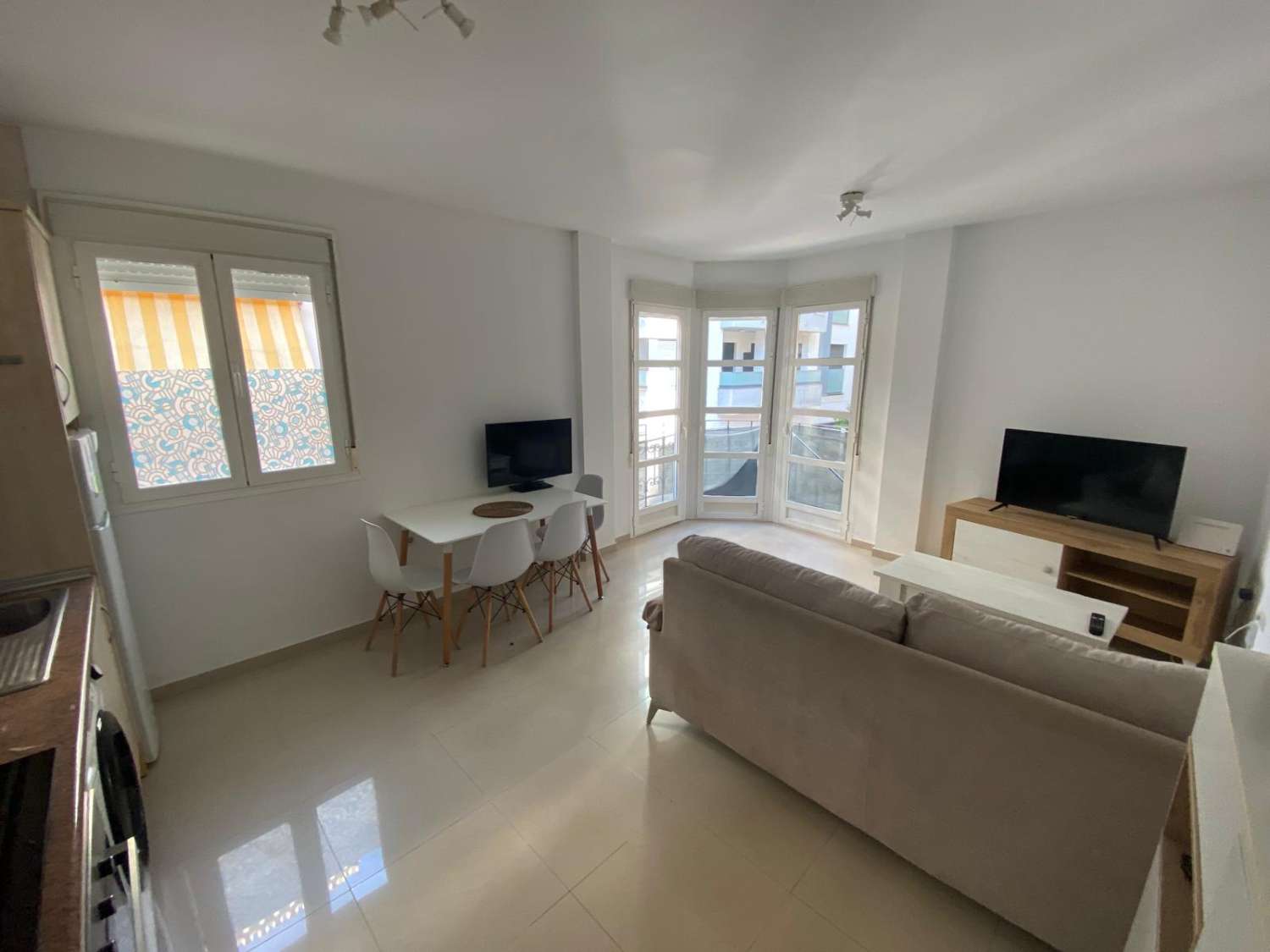 Piso 2 dormitorios y 1 baño a la venta