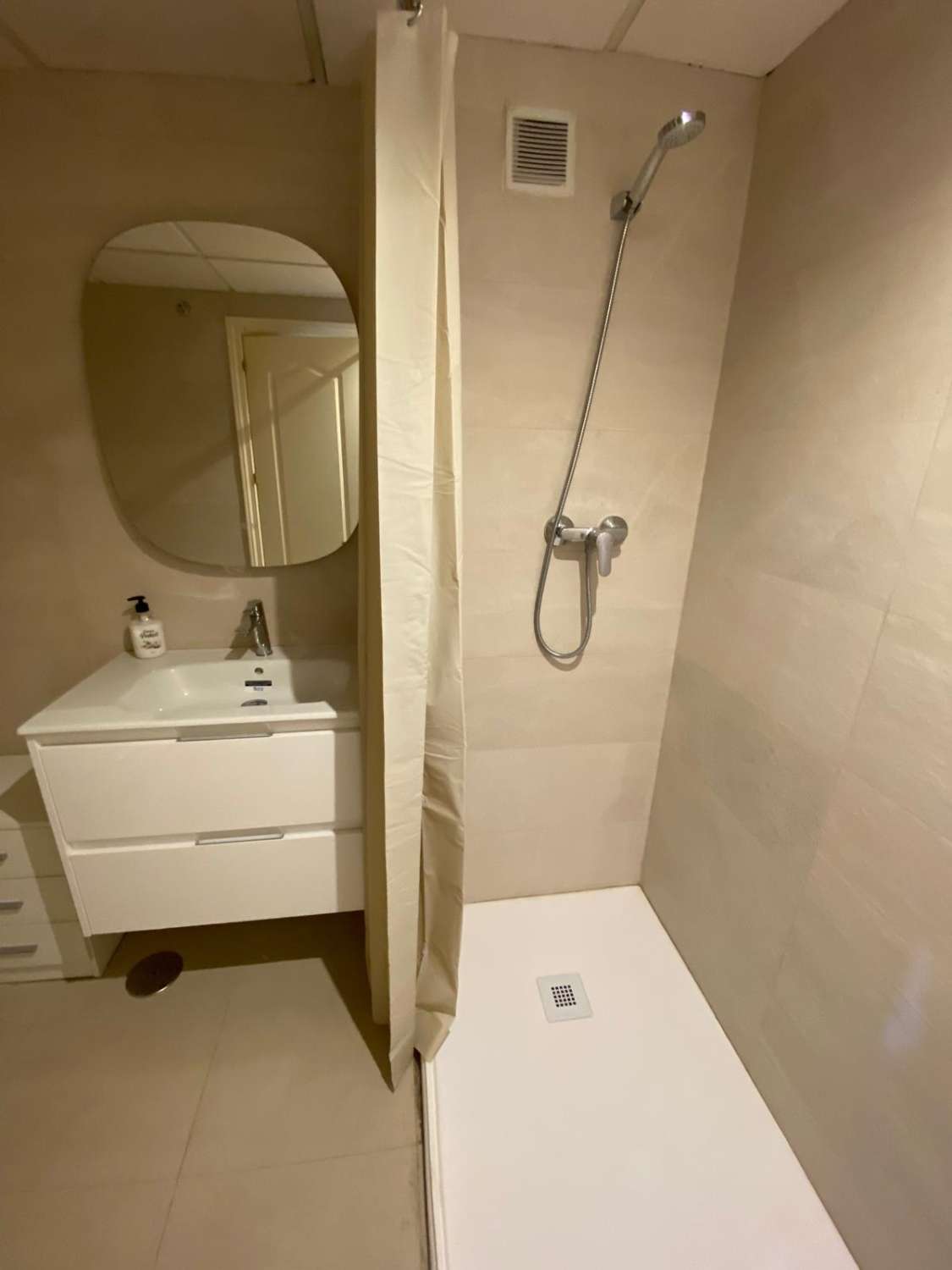 Piso 2 dormitorios y 1 baño a la venta