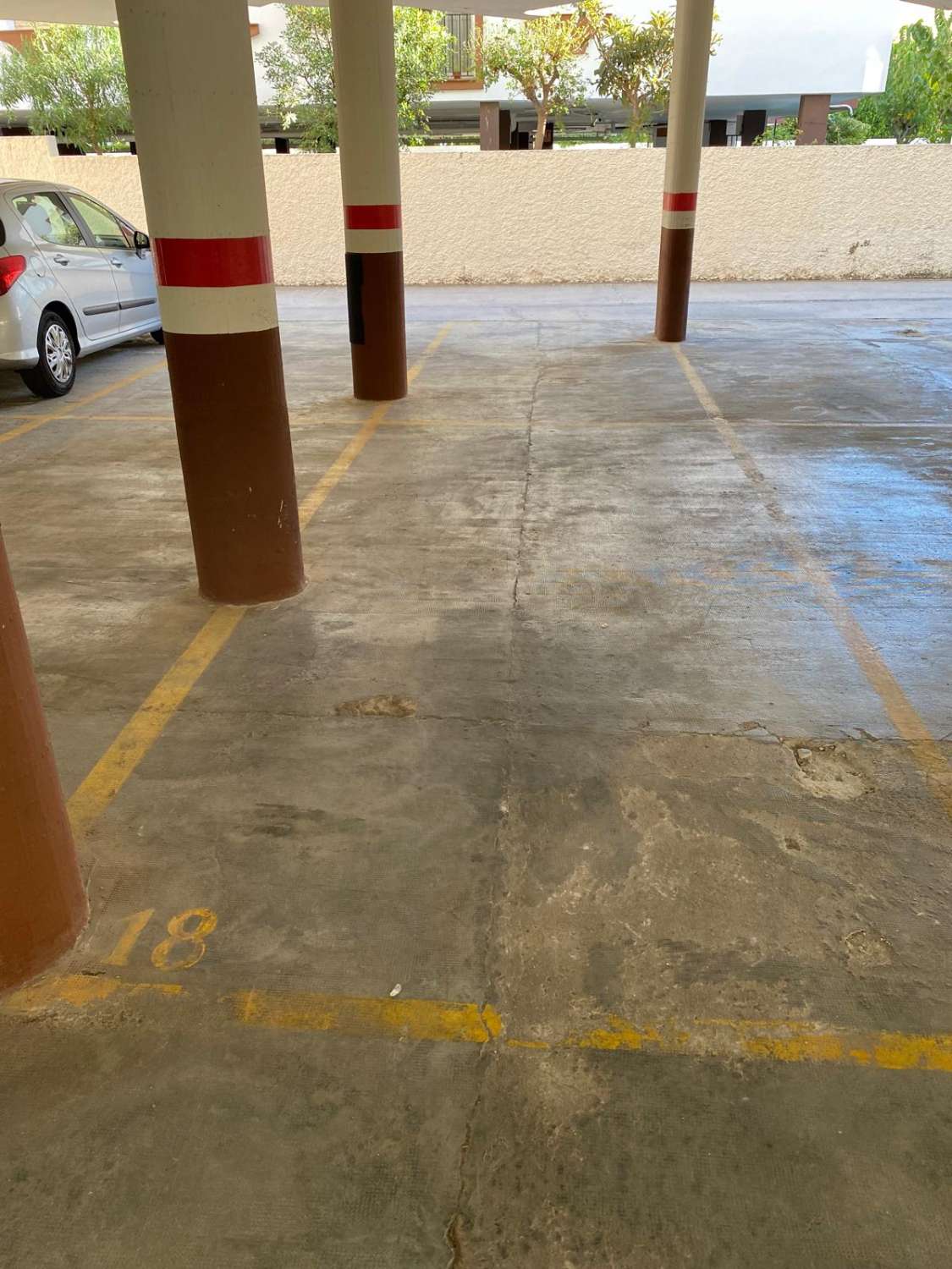Alquiler piso 2 dormitorios y 1 baño con garaje en pleno centro de La Carihuela. Totalmente reformado