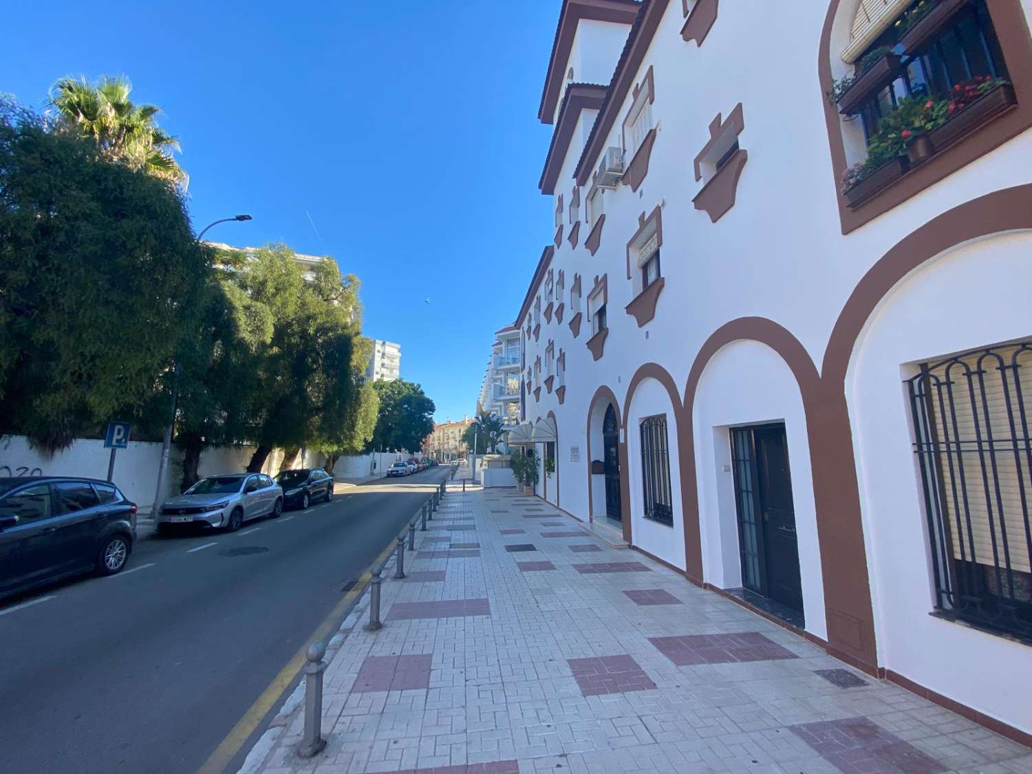 Alquiler piso 2 dormitorios y 1 baño con garaje en pleno centro de La Carihuela. Totalmente reformado