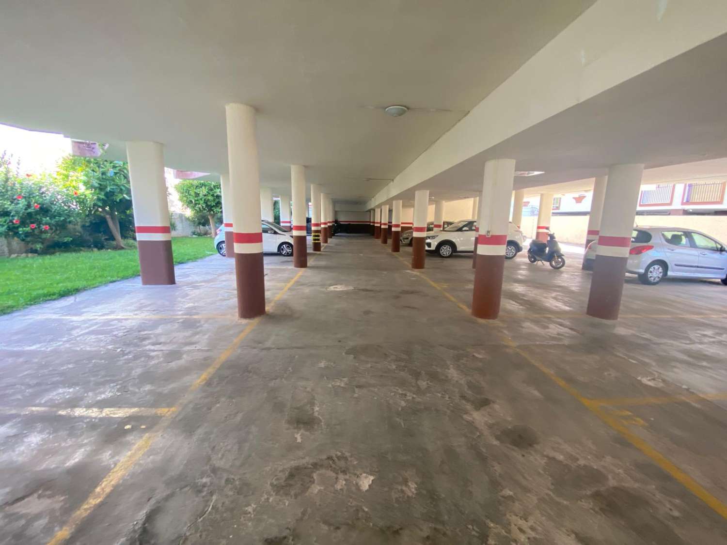 Alquiler piso 2 dormitorios y 1 baño con garaje en pleno centro de La Carihuela. Totalmente reformado