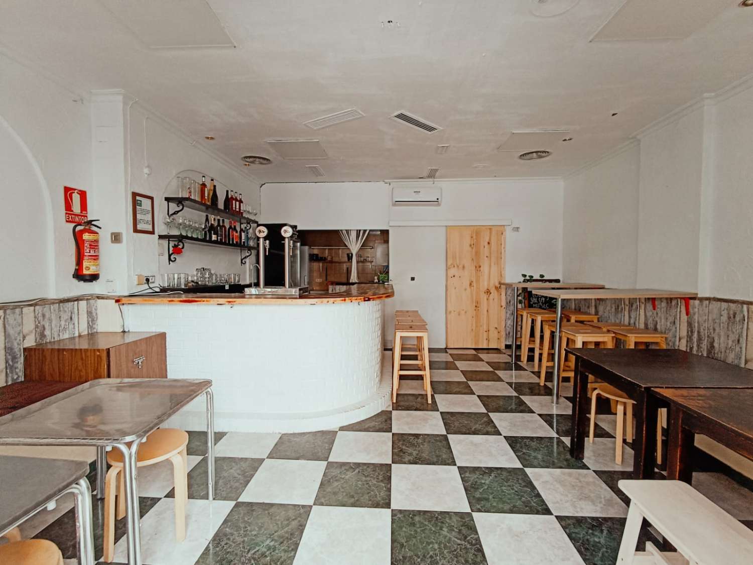 Se vende local comercial.