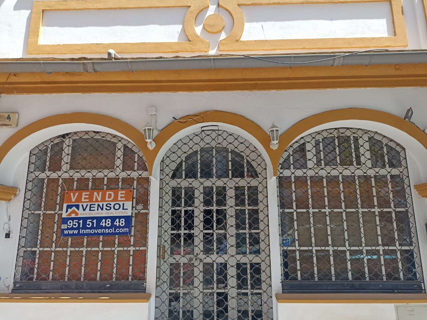 Se vende local comercial.