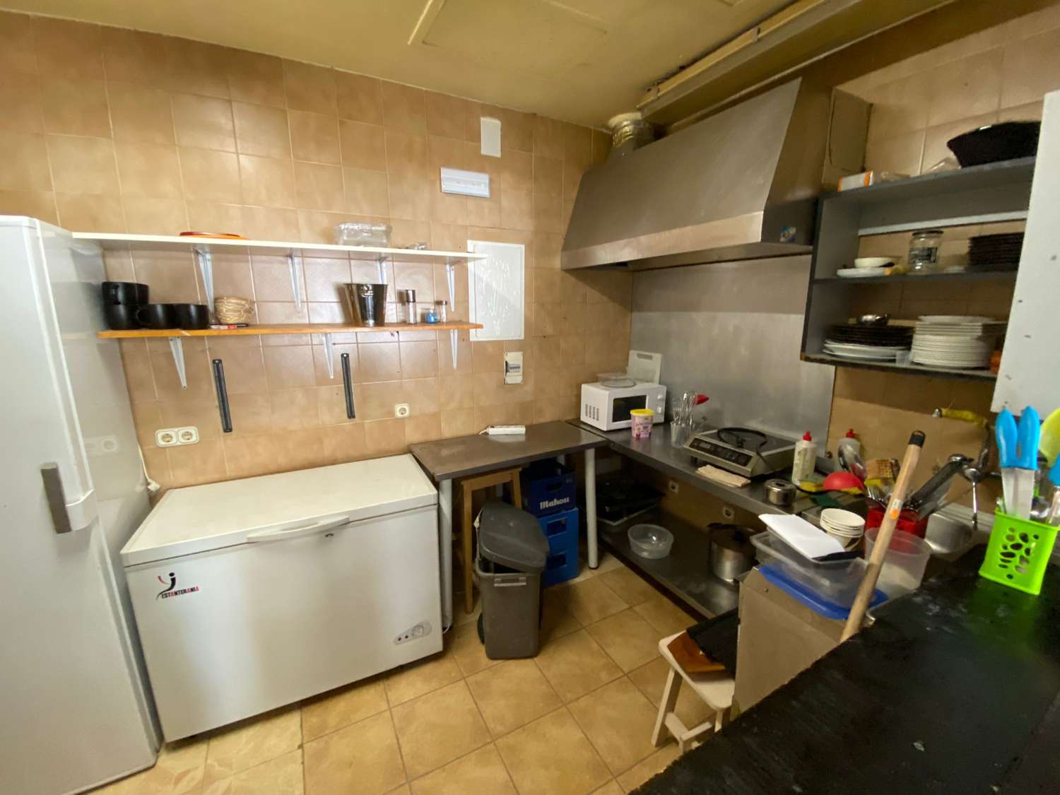 Se vende local comercial.