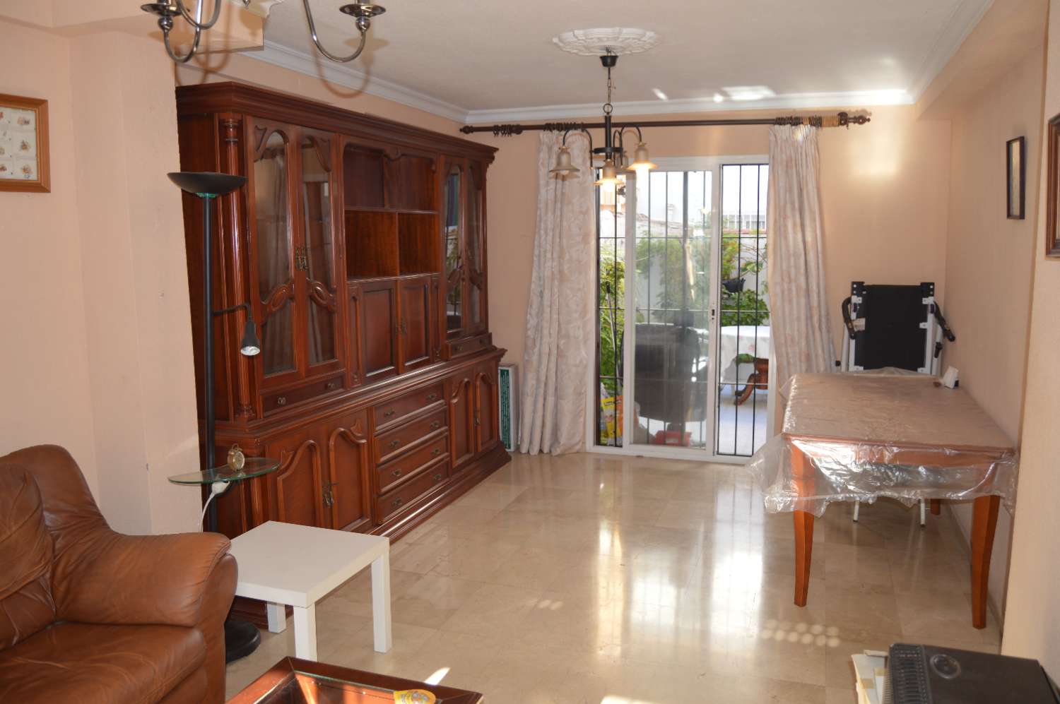 Excelente chalet adosado a la venta en Los Boliches