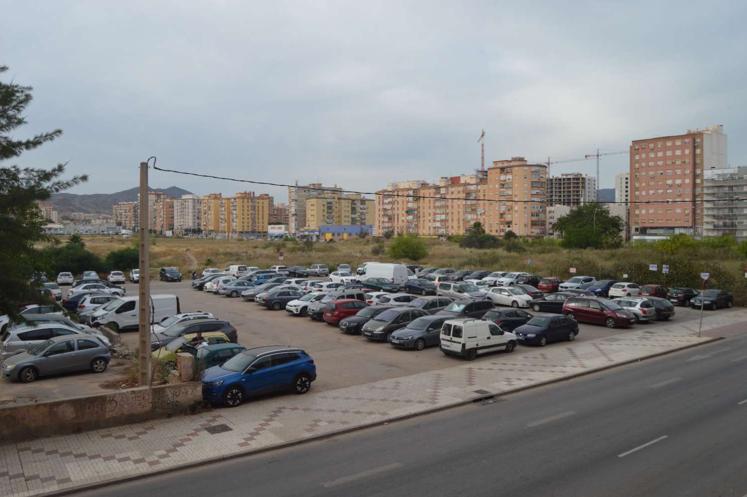 Se vende amplio piso de 3 dormitorios y 1 baño en Avenida Europa, Málaga