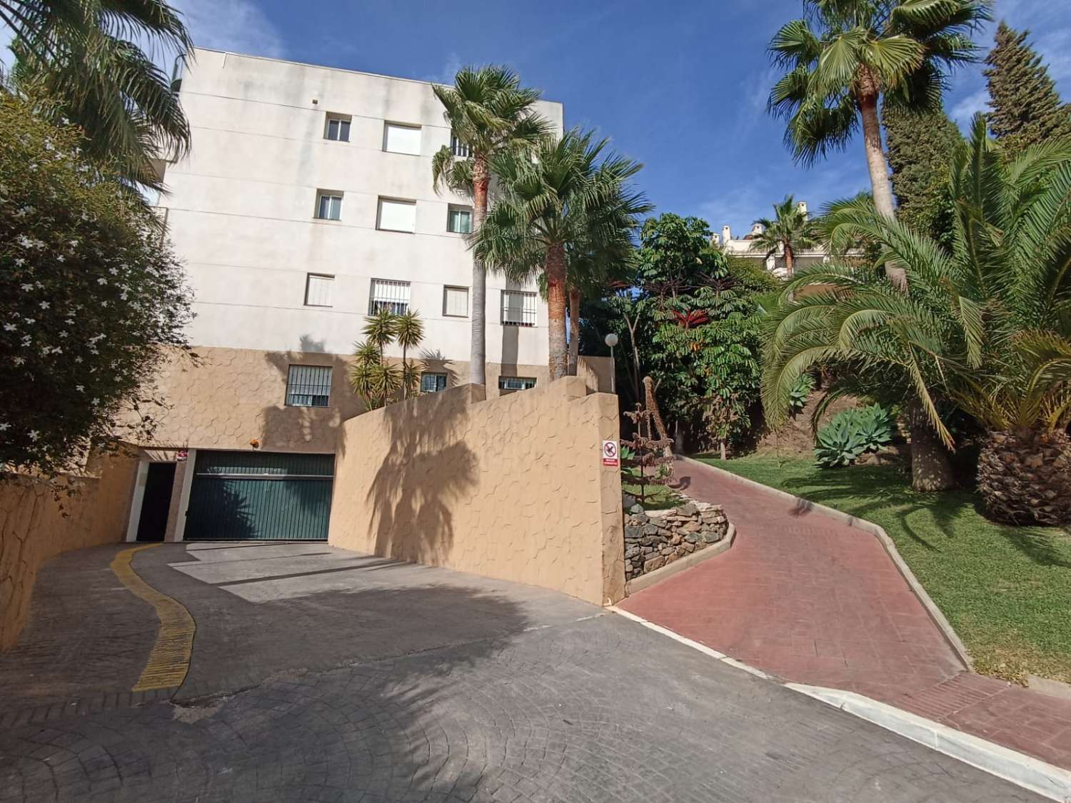 Se vende piso de 2 dormitorios en Riviera del sol, Mijas.