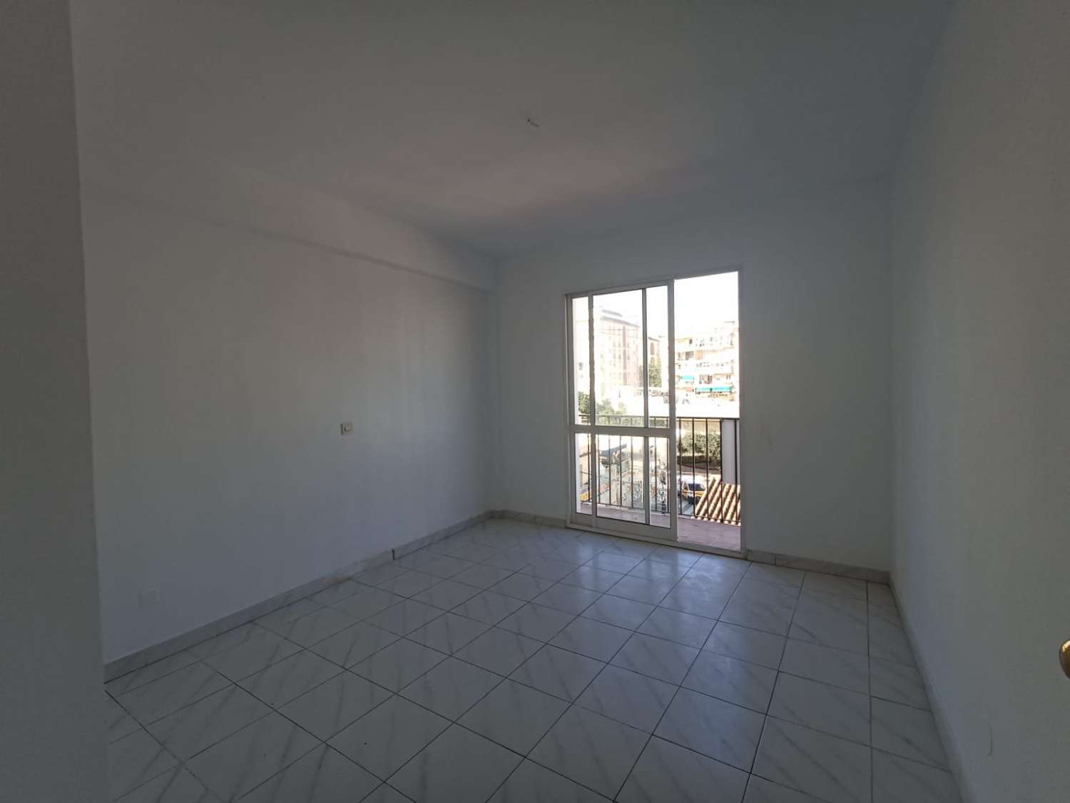 Se vende piso 3 dormitorios en Playa de los Boliches, Fuengirola.