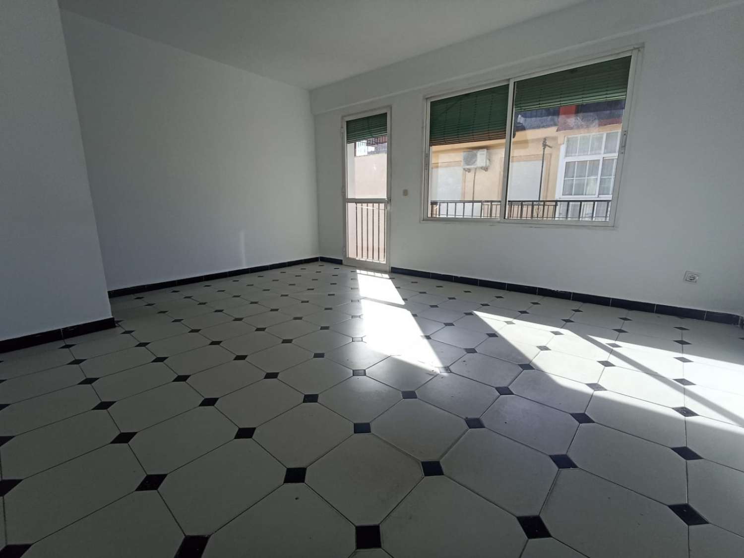 Se vende piso 3 dormitorios en Playa de los Boliches, Fuengirola.