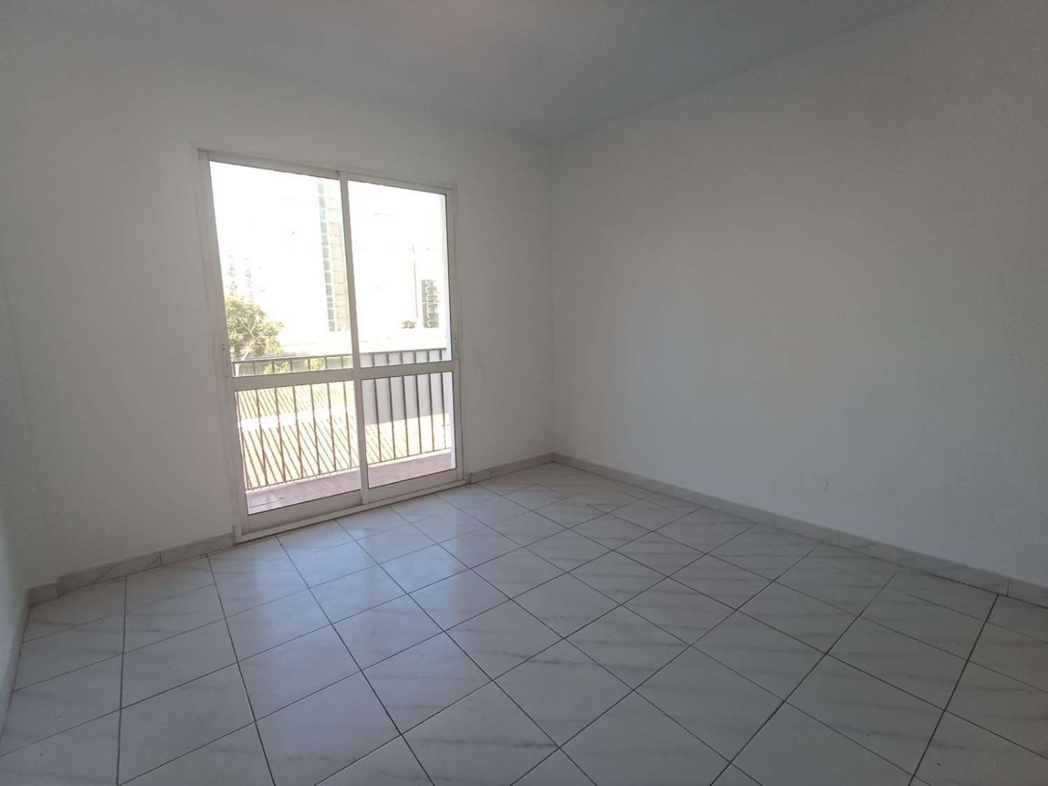 Se vende piso 3 dormitorios en Playa de los Boliches, Fuengirola.