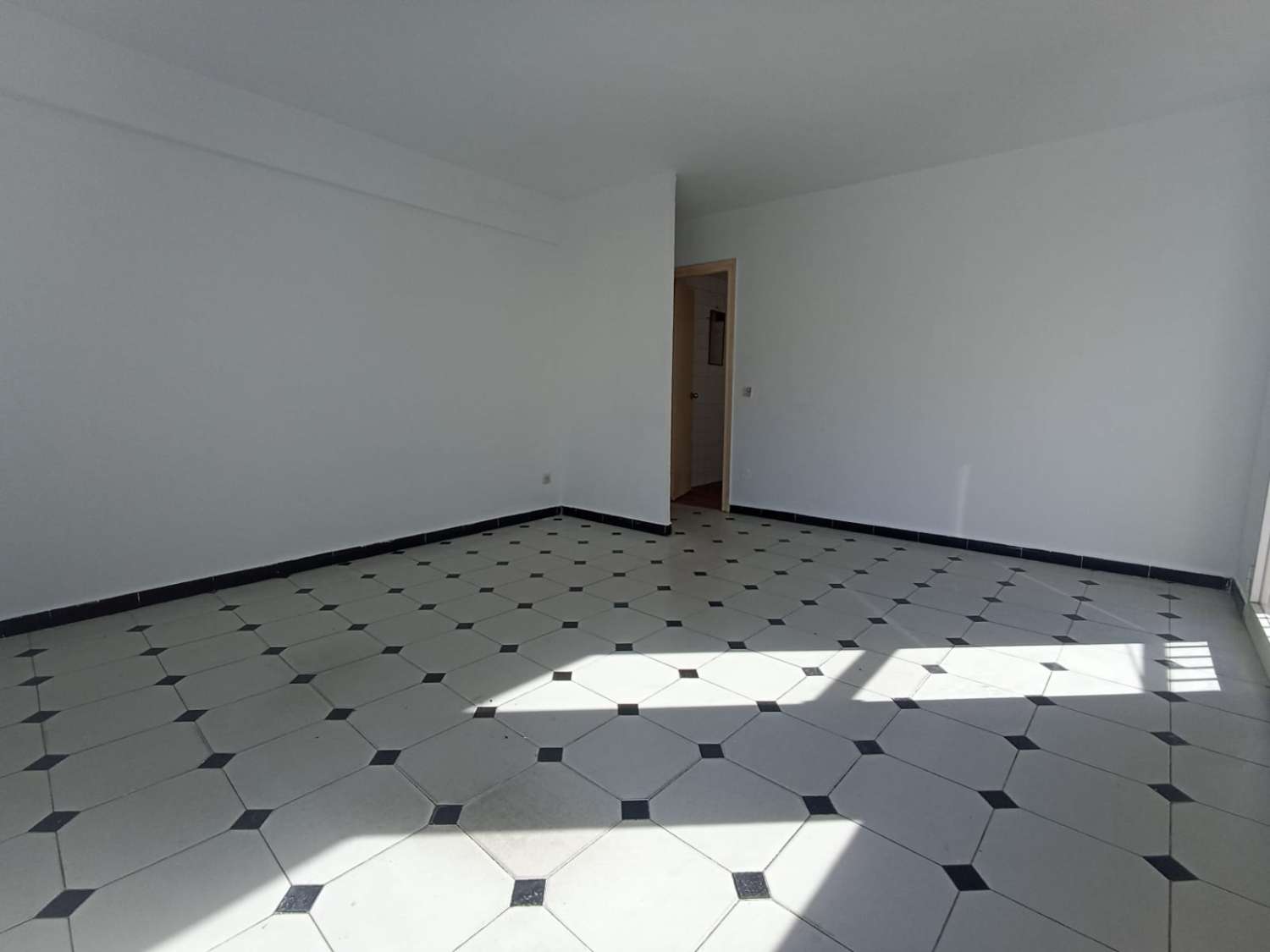 Se vende piso 3 dormitorios en Playa de los Boliches, Fuengirola.