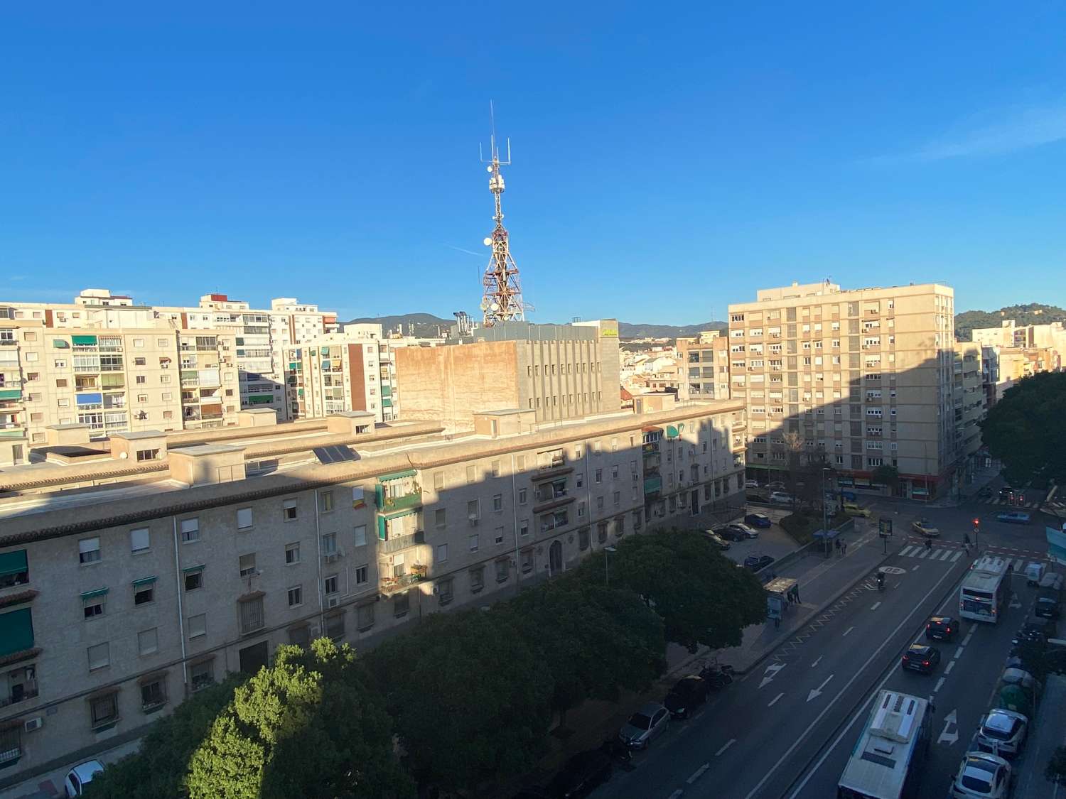 Se vende piso de 3 dormitorios y 2 baños en Martinez Maldonado 61.