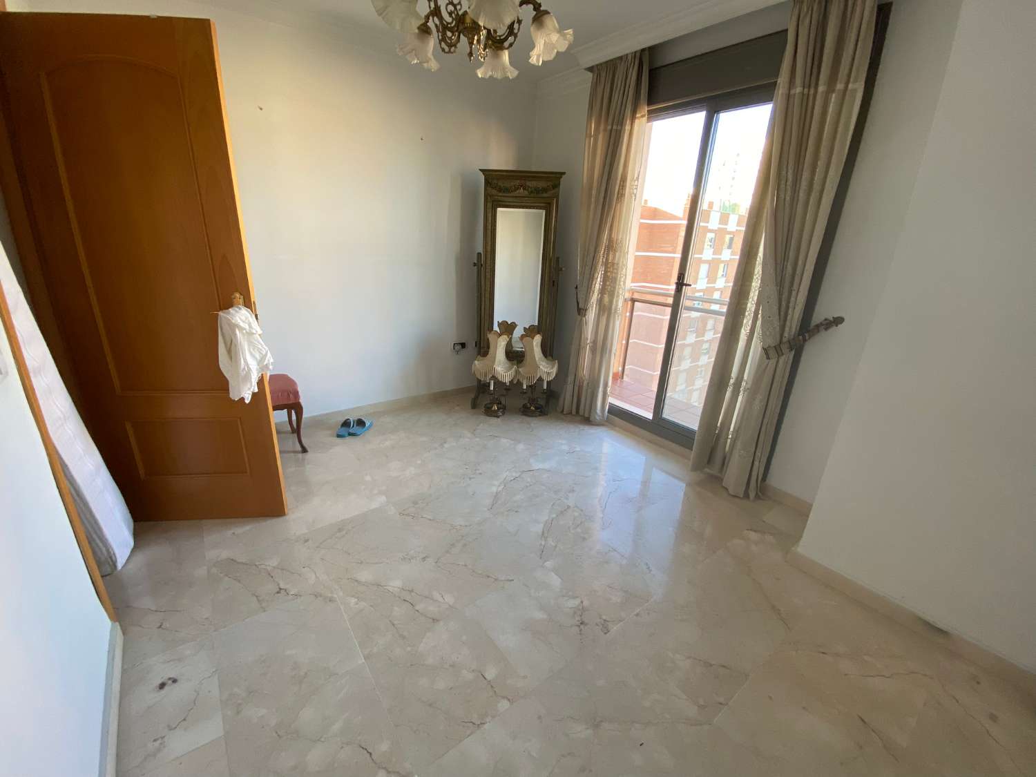 Se vende piso de 3 dormitorios y 2 baños en Martinez Maldonado 61.