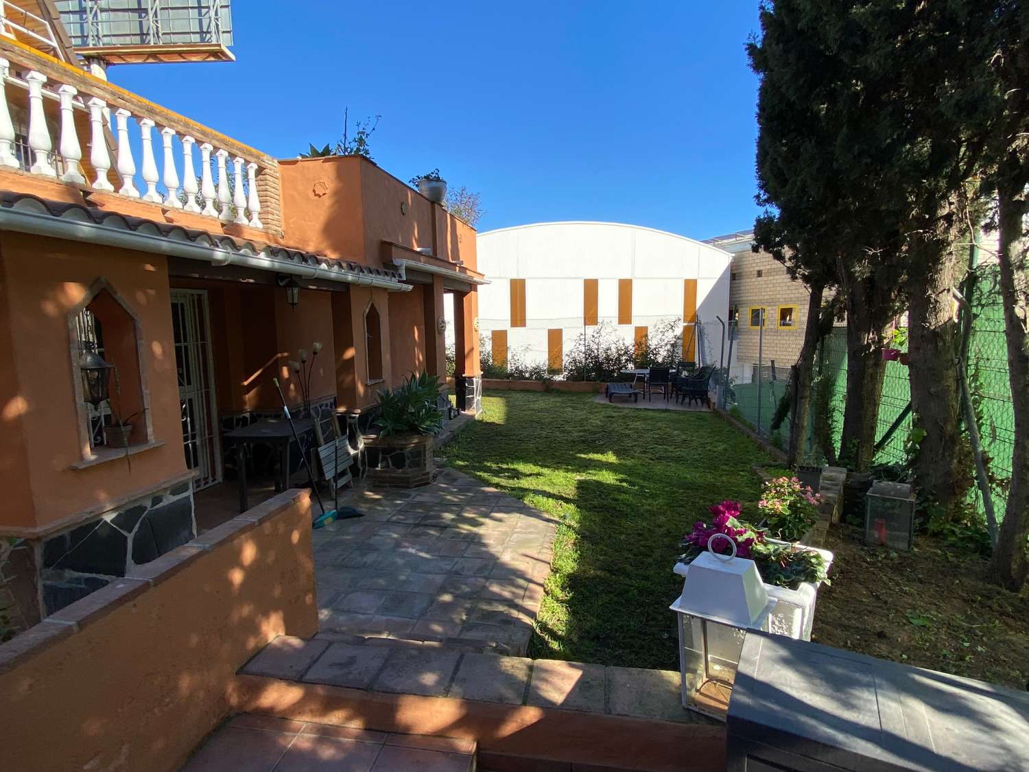 Detached villa for sale in Fuengirola.