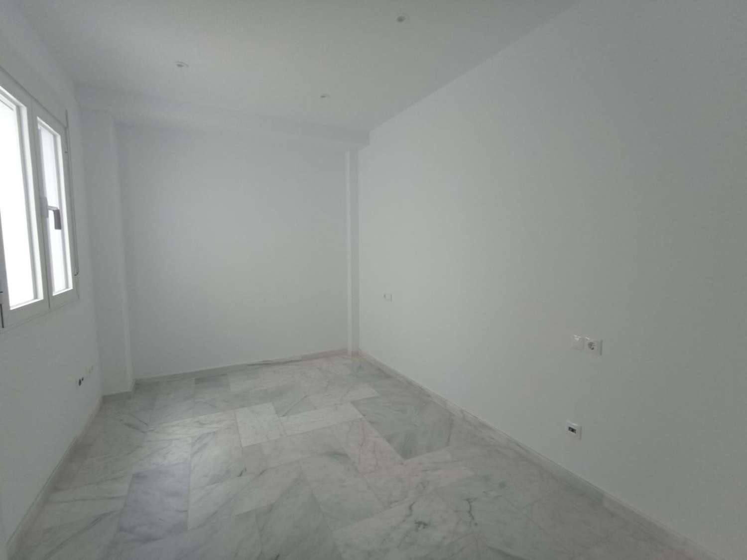 Se vende apartamento de 1 dormitorio en Playa de los Boliches, Fuengirola.