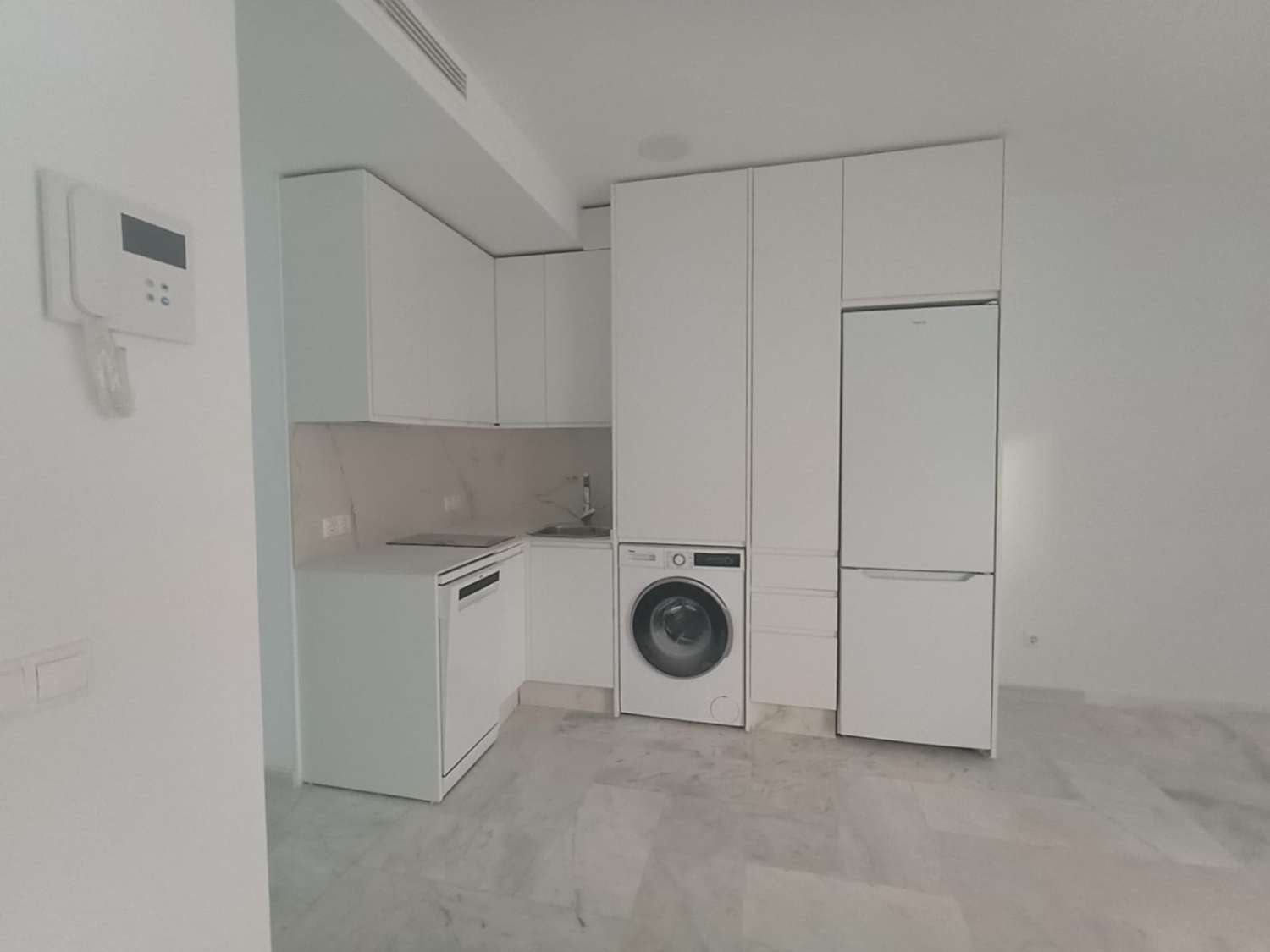 Se vende apartamento de 1 dormitorio en Playa de los Boliches, Fuengirola.